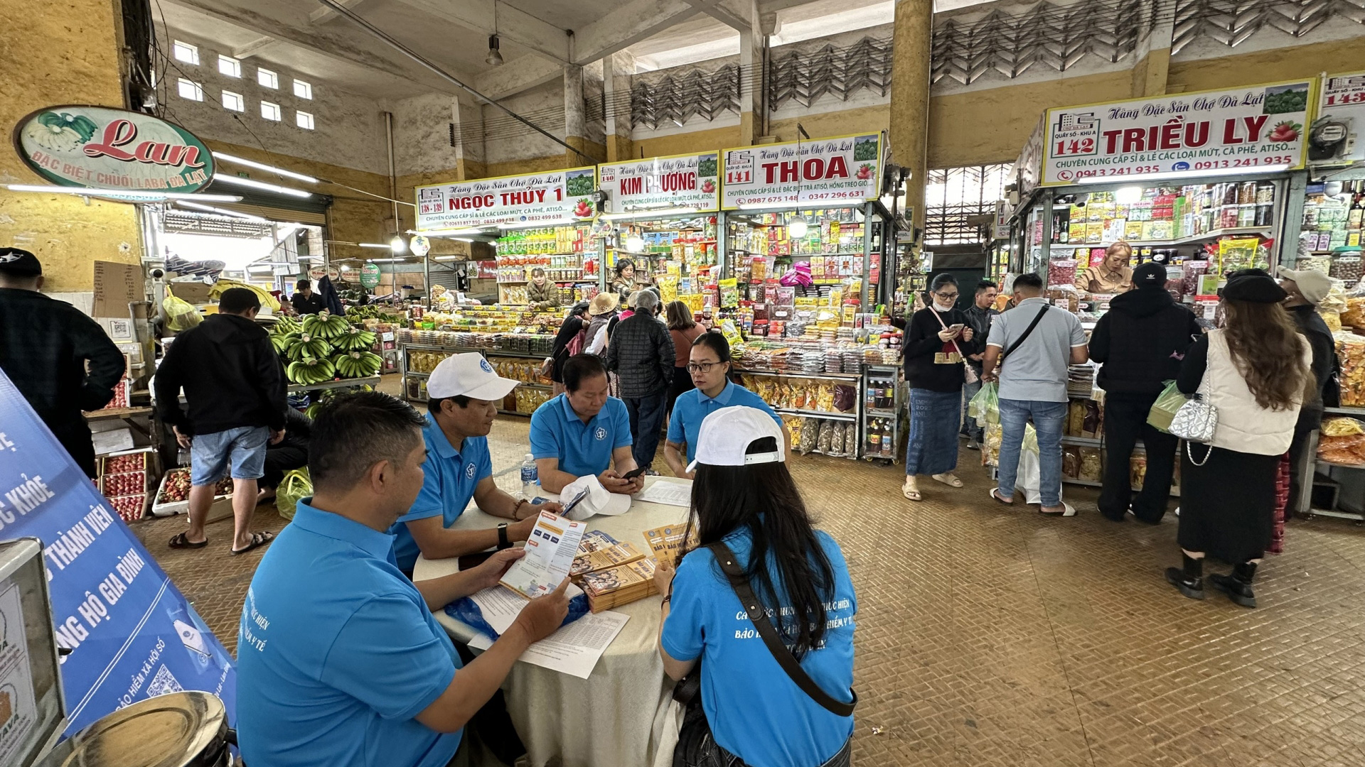 Ra quân tuyên truyền, vận động người dân tham gia bảo hiểm xã hội tự nguyện, bảo hiểm y tế hộ gia đình