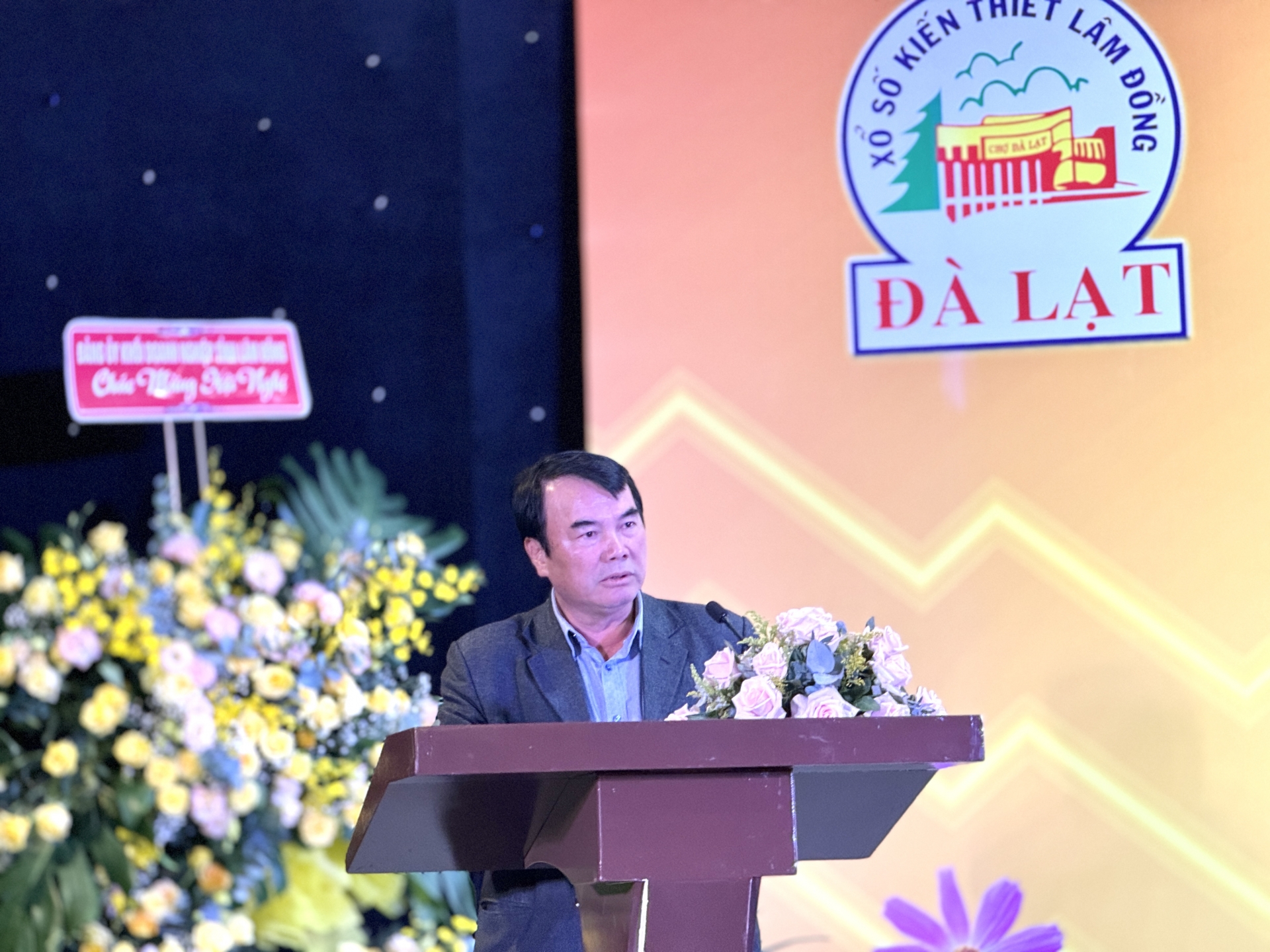 Ông Phạm S- Phó Chủ tịch UBND tỉnh Lâm Đồng phát biểu tại hội nghị