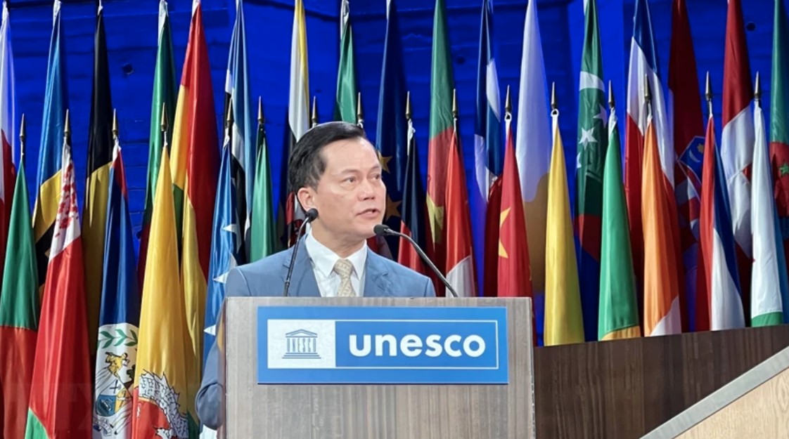 Thứ trưởng Ngoại giao Hà Kim Ngọc, Chủ tịch Ủy ban quốc gia UNESCO Việt Nam phát biểu tại phiên toàn thể Kỳ họp lần thứ 42 của UNESCO