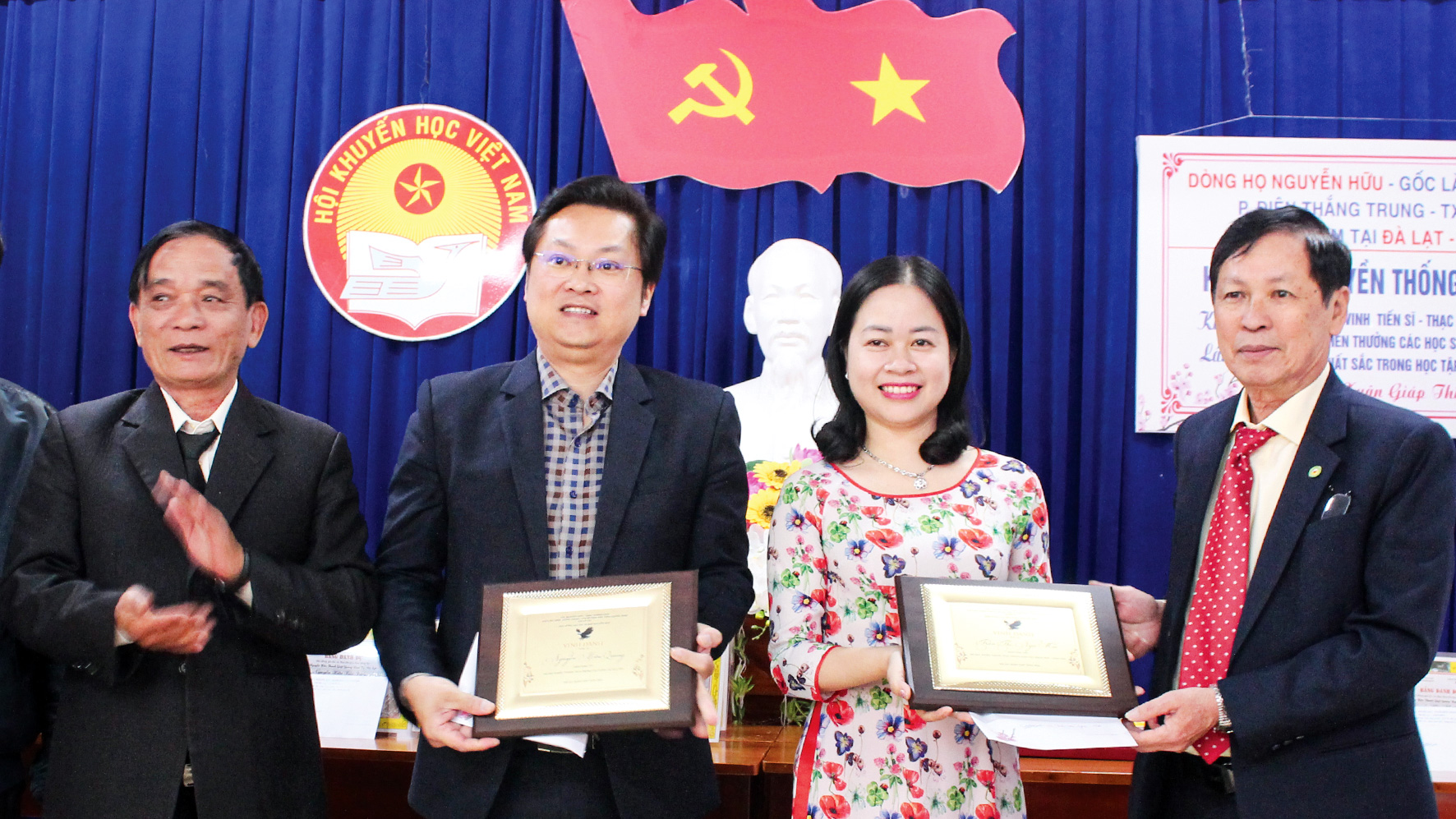 Tộc họ Nguyễn Hữu tại Đà Lạt khen thưởng tân tiến sĩ và tân thạc sĩ dịp sau Tết Nguyên đán Giáp Thìn 2024