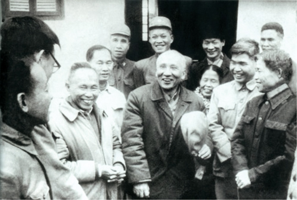 Đồng chí Nguyễn Lương Bằng thăm quê hương Thanh Miện năm 1976