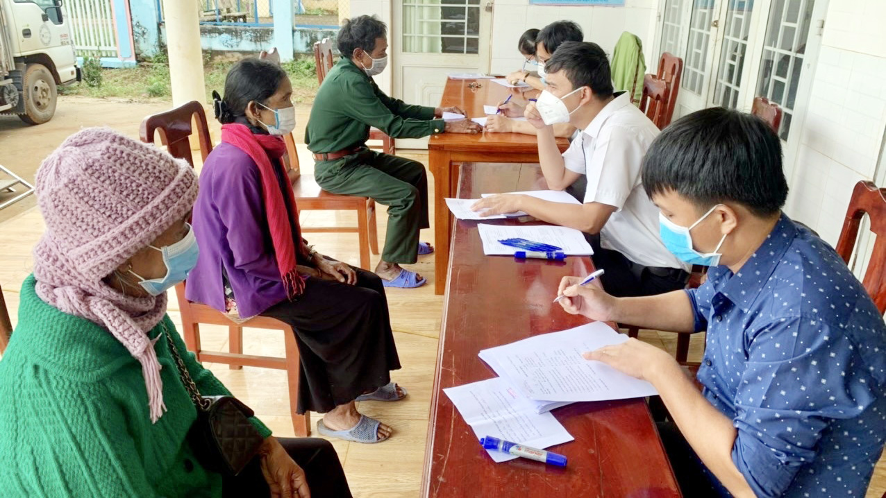 Trung tâm Kiểm soát bệnh tỉnh Lâm Đồng tổ chức tư vấn, truyền thông, giáo dục sức khỏe, khám sàng lọc bệnh truyền nhiễm miễn phí cho người dân tại cộng đồng