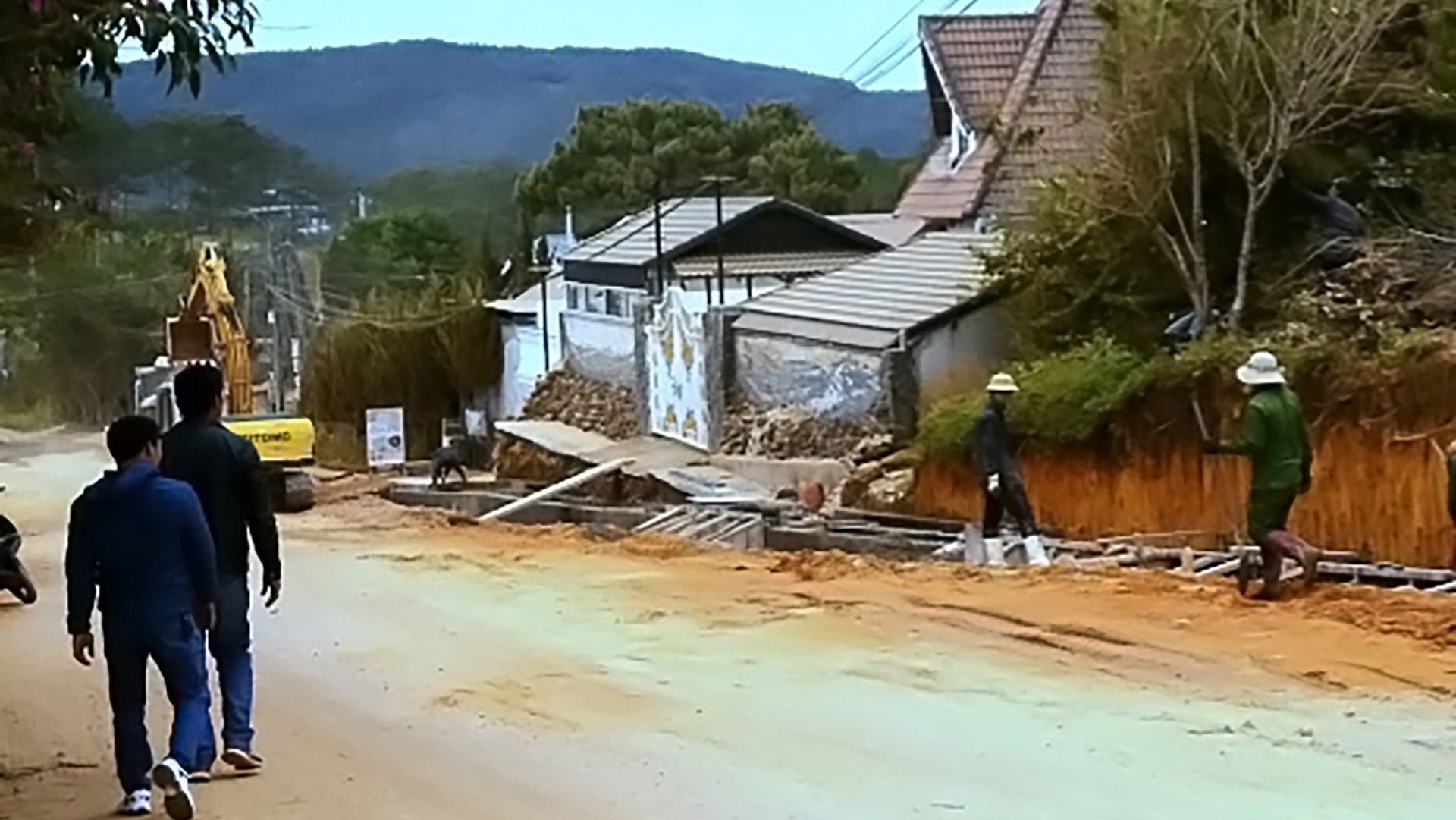 Một đoạn đường Cam Ly - Phước Thành đang thi công