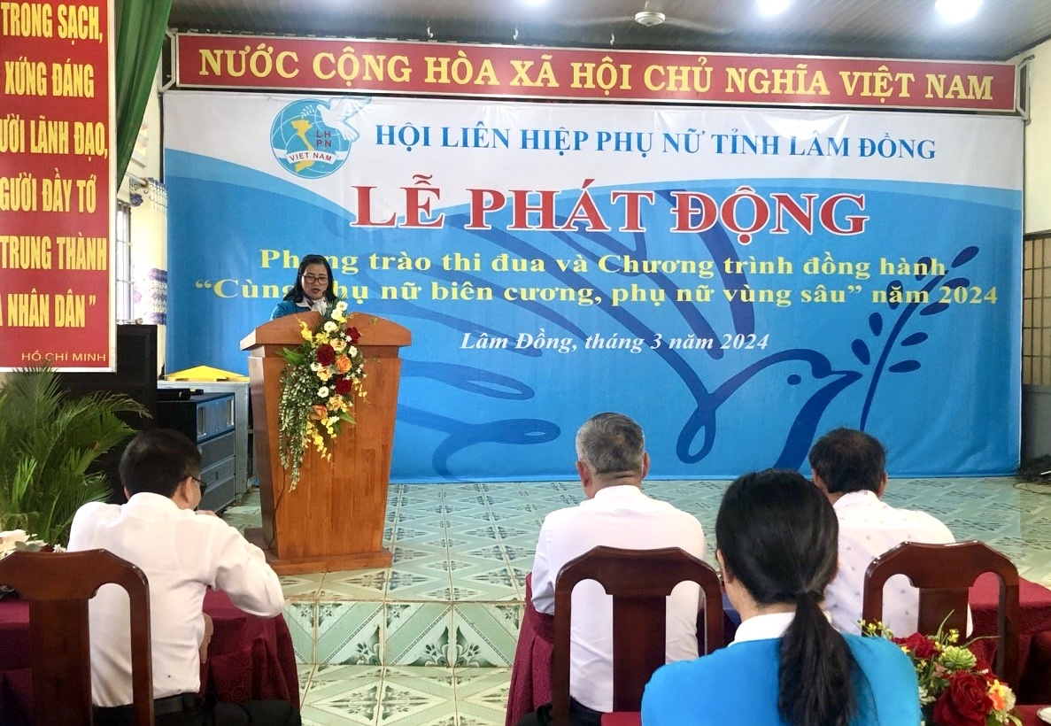 Bà Phạm Thị Ánh Tuyết - Chủ tịch Hội LHPN tỉnh phát động Phong trào thi đua và Chương trình đồng hành cùng phụ nữ biên cương, phụ nữ vùng sâu năm 2024