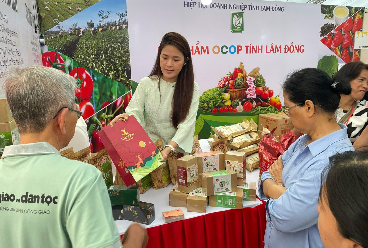 Sản phẩm OCOP tỉnh Lâm Đồng được nhiều người quan tâm ở Hội báo