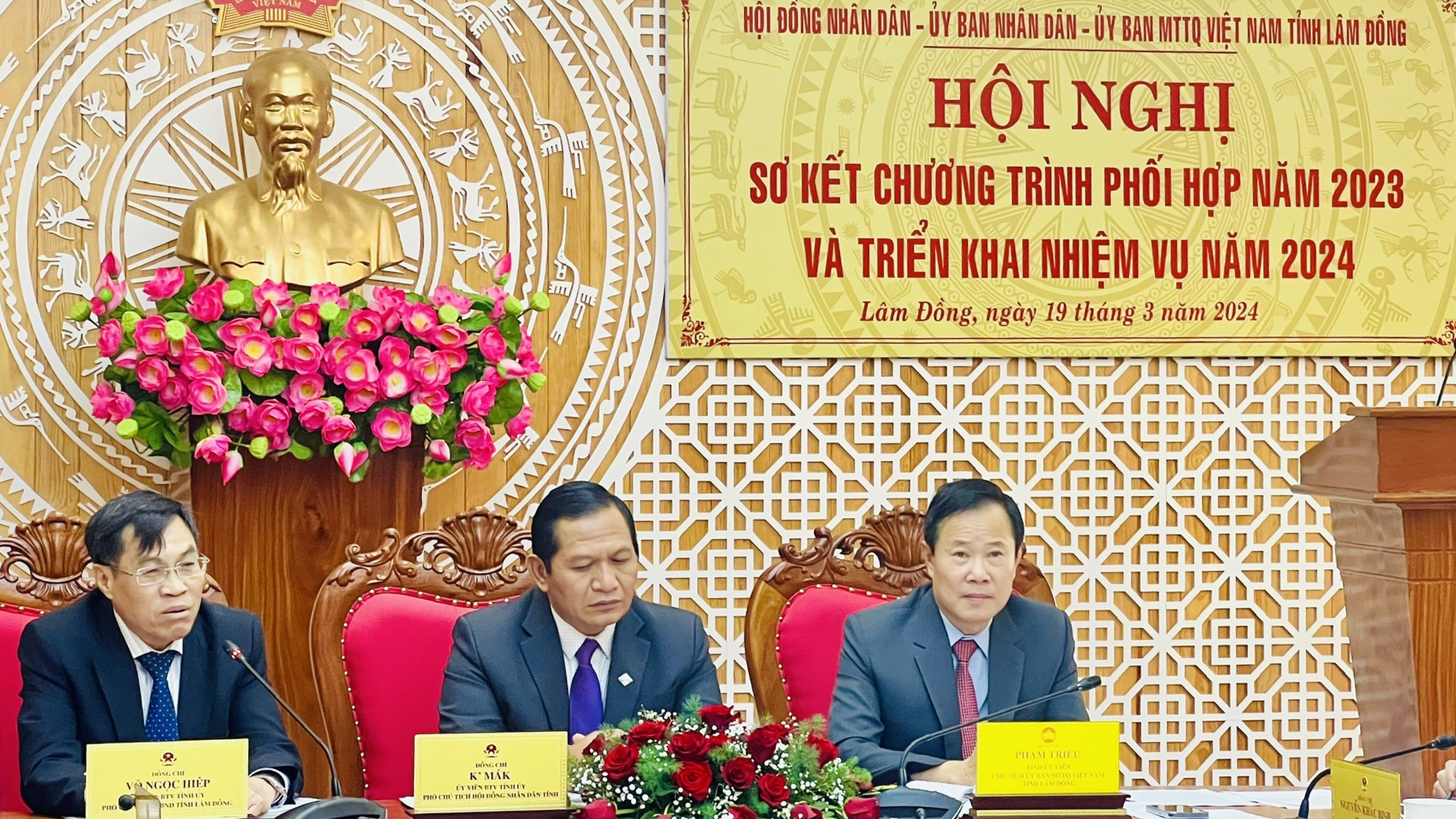Lãnh đạo HĐND, UBND, Ủy ban MTTQ Việt Nam tỉnh chủ trì hội nghị
