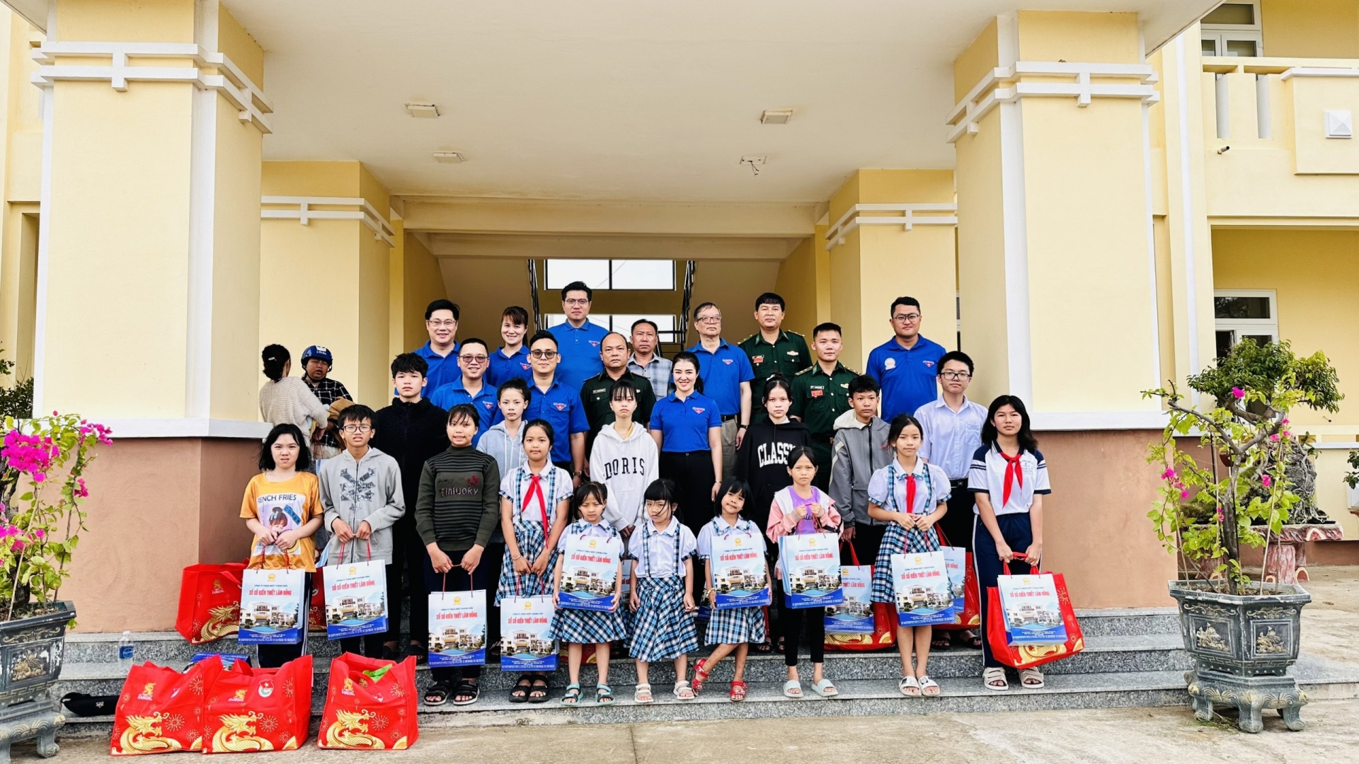 Đoàn khối Doanh nghiệp tỉnh Lâm Đồng tổ chức chương trình Vì biển đảo quê hương