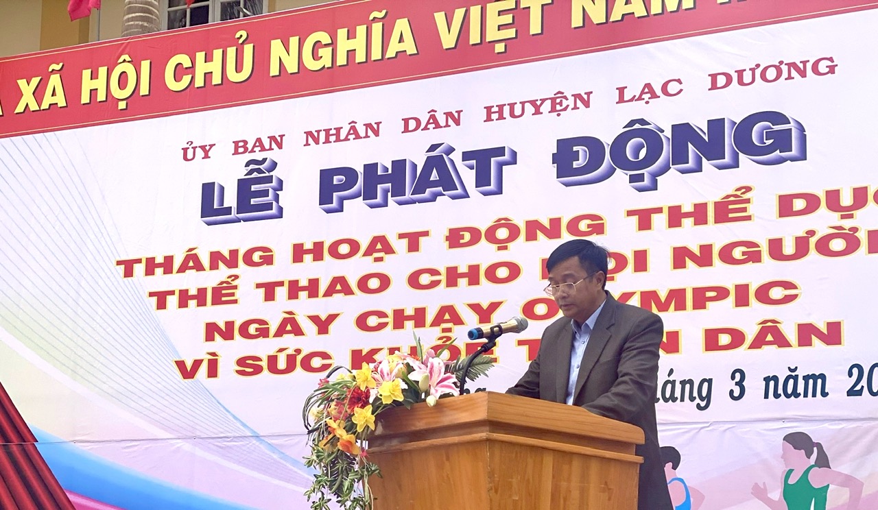 Phó Chủ tịch UBND huyện Lạc Dương Cil Poh phát biểu khai mạc Lễ Phát động