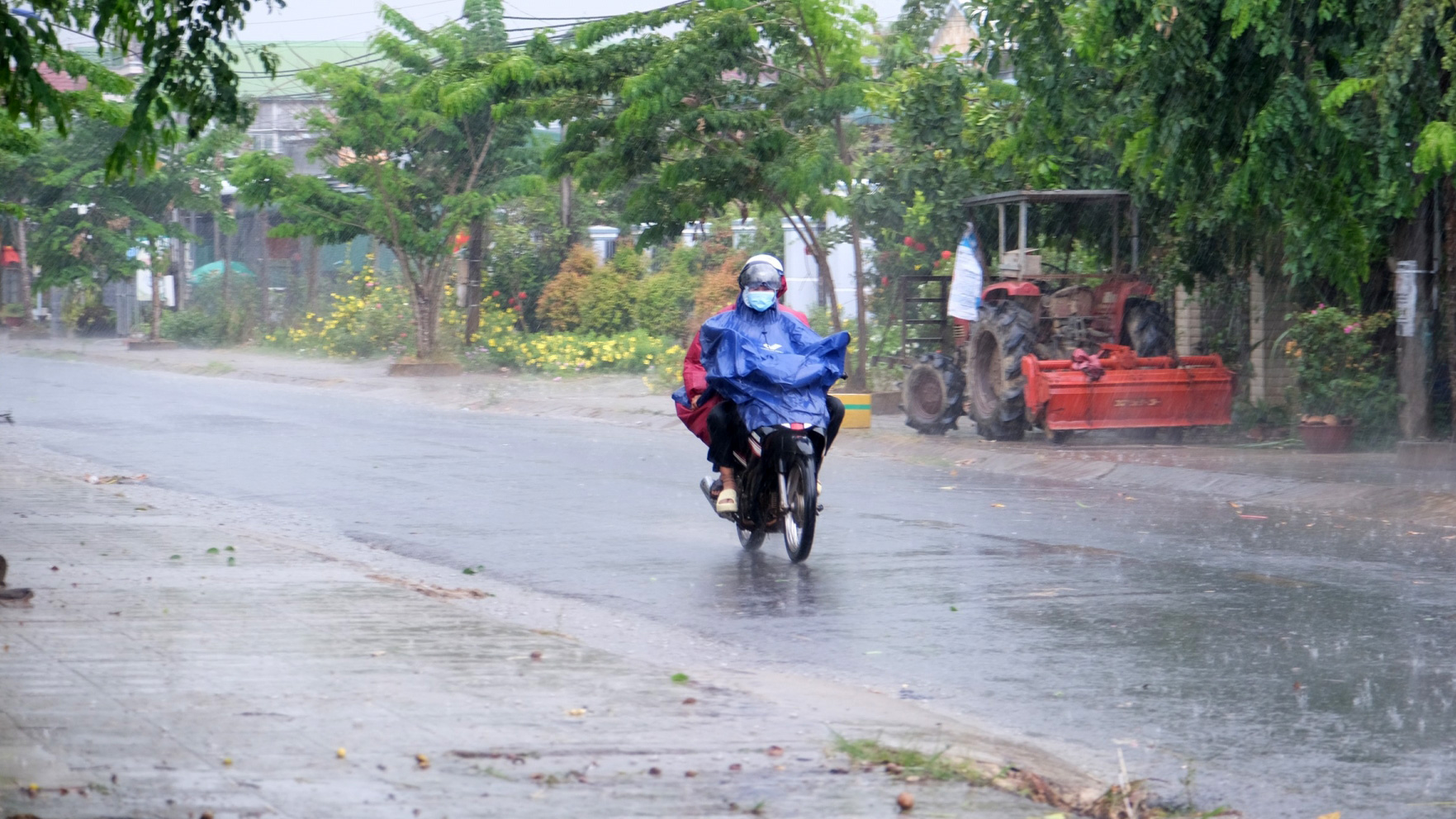 Mưa lớn kéo dài 1 giờ tại thị trấn Phước Cát, huyện Cát Tiên chiều nay