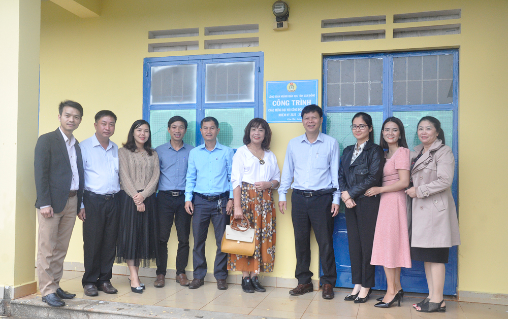 Công đoàn ngành Giáo dục tặng công trình chào mừng cho Trường THPT Huỳnh Thúc Kháng huyện Lâm Hà