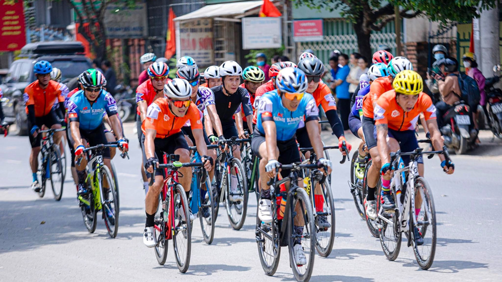 Hơn 70 vận động viên tranh tài tại Giải đua xe đạp về nguồn Lâm Đồng năm 2023