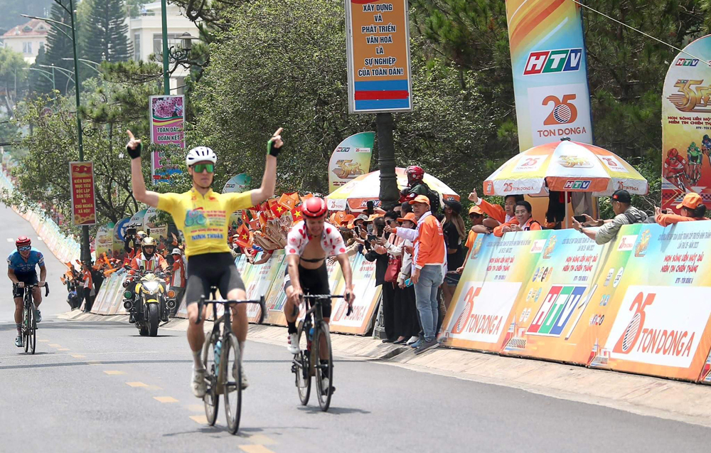 Đua xe đạp Cúp Truyền hình TP Hồ Chí Minh – 2023: Tay đua Petr Rikunov về đầu chặng Phan Rang - Đà Lạt