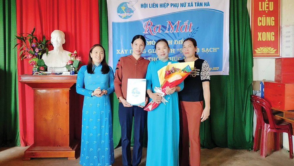 Phụ nữ Tân Hà với Cuộc vận động ''Xây dựng gia đình 5 không, 3 sạch''