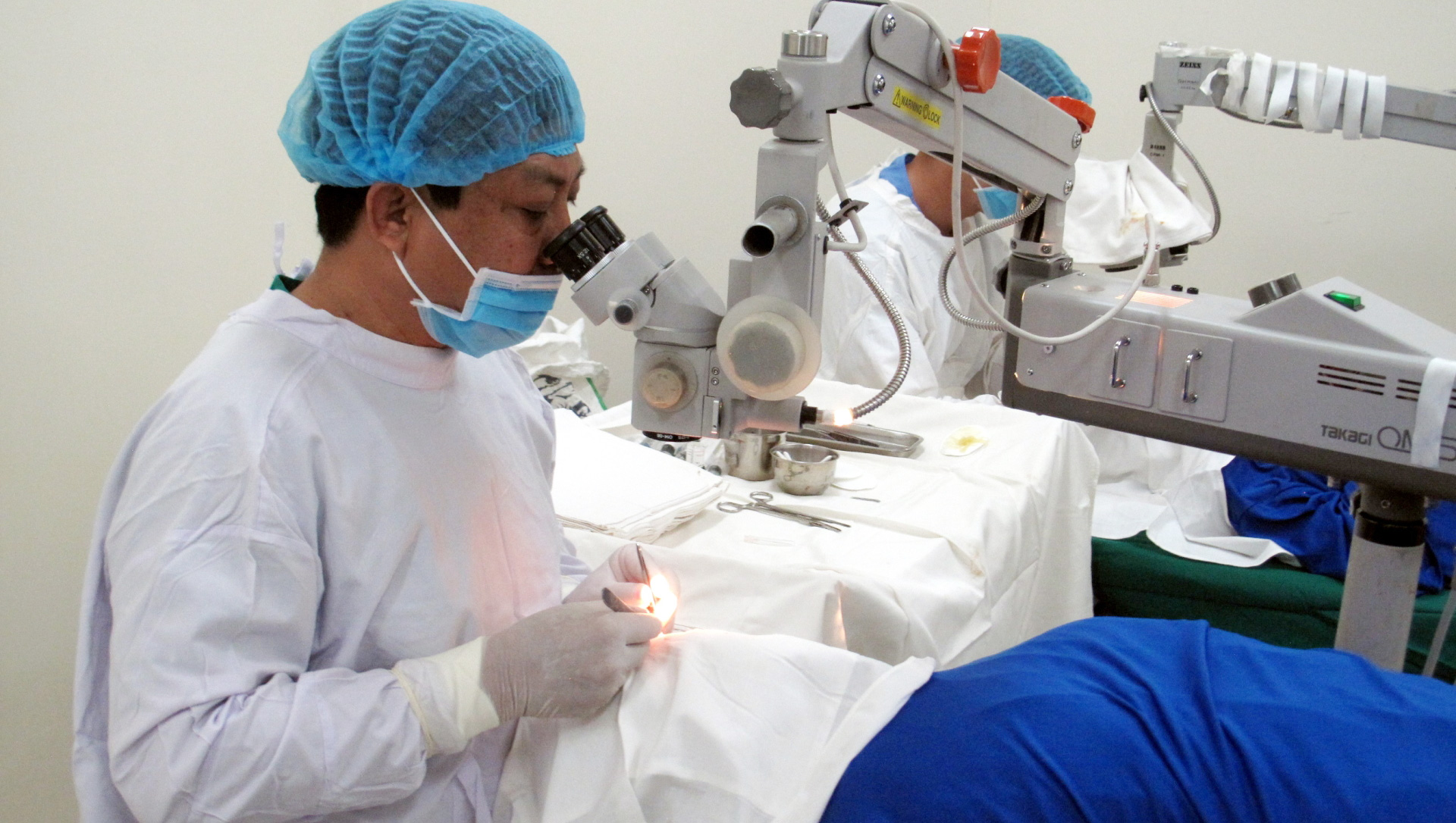 Chương trình nhân đạo này đã phẫu thuật thay thủy tinh thể miễn phí cho hơn 22.000 bệnh nhân nghèo và người cao tuổi tại Lâm Đồng