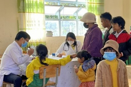 Khám bệnh miễn phí cho người dân tại xã Gia Bắc (Di Linh)