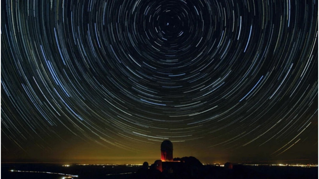Thiết bị DESI tại Đài Thiên văn quốc gia Kitt Peak ở bang Arizona của Mỹ đã phát hiện các tín hiệu về sự giãn nở của vũ trụ