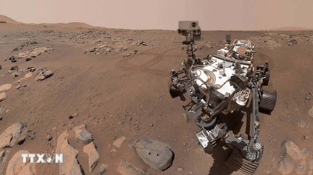 Tàu thăm dò Perseverance làm nhiệm vụ trên bề mặt Sao Hỏa