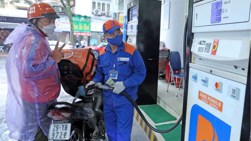 Mua bán xăng dầu tại một điểm kinh doanh trên địa bàn Hà Nội