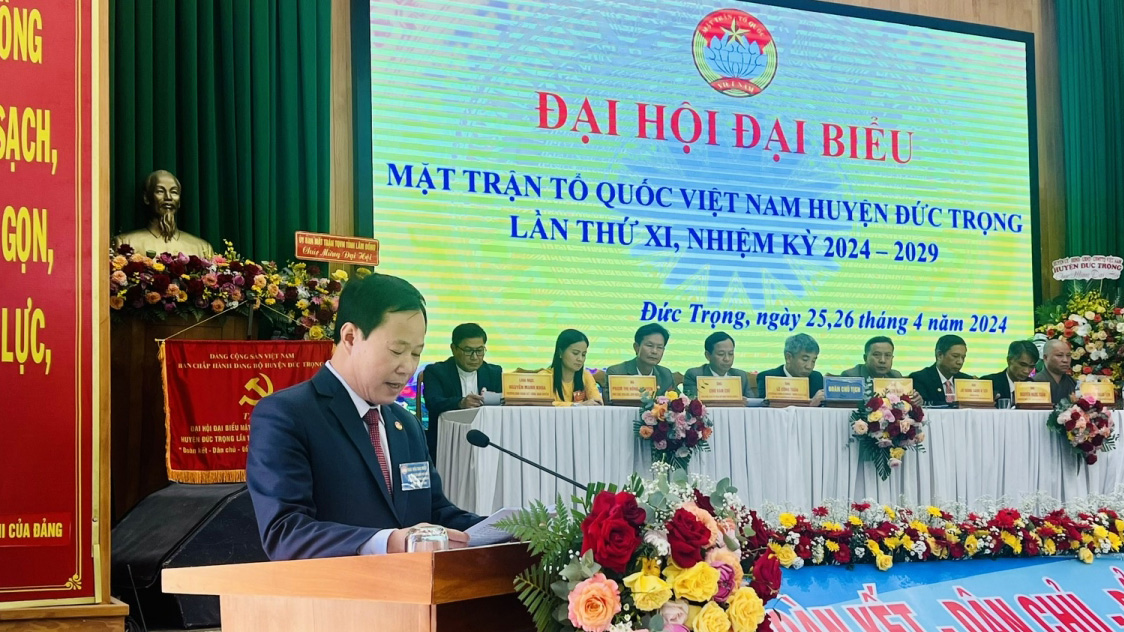 Chủ tịch Ủy ban MTTQ Việt Nam tỉnh Phạm Triều phát biểu chúc mừng và chỉ đạo