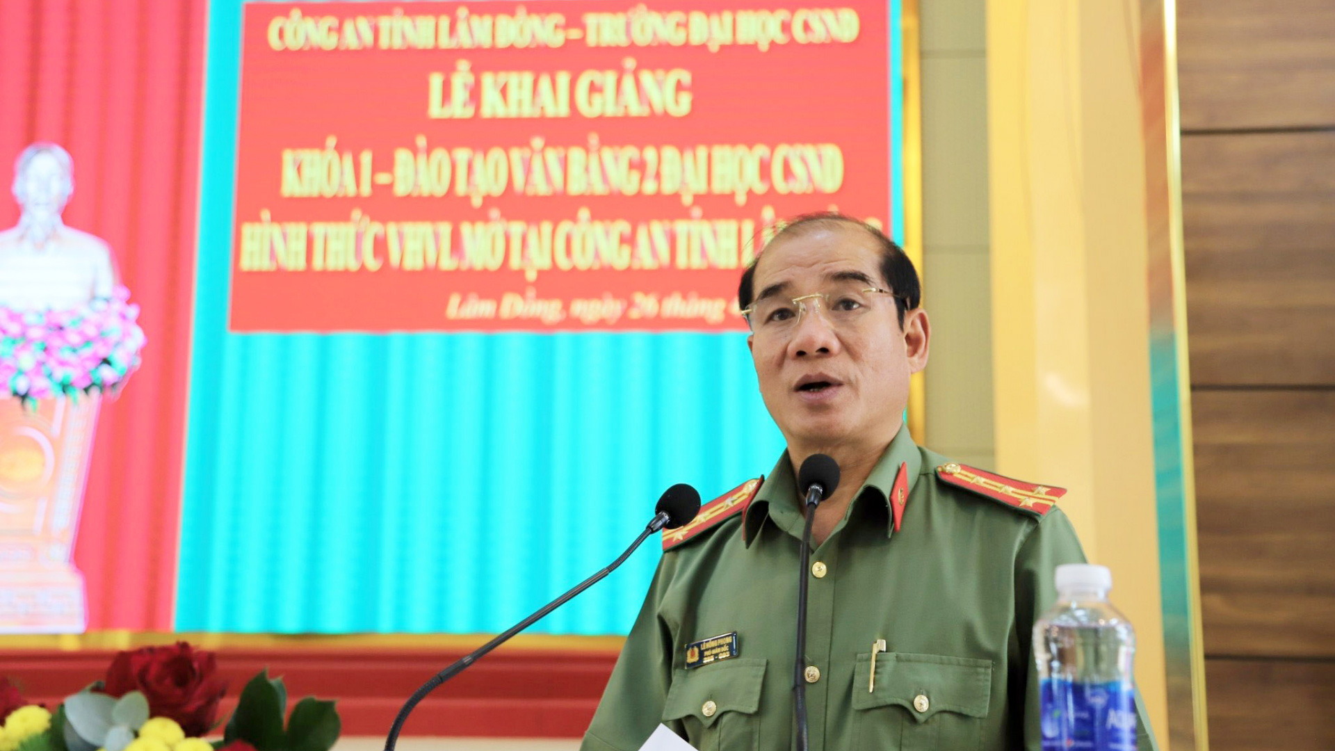 Đại tá Lê Hồng Phong - Phó Bí thư Đảng ủy, Phó Giám đốc Công an tỉnh Lâm Đồng phát biểu tại lễ ký kết 