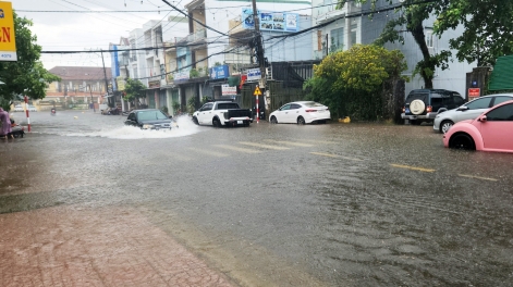 Bảo Lộc: Mưa lớn hơn 1 giờ đồng hồ, nhiều tuyến đường bị ngập
