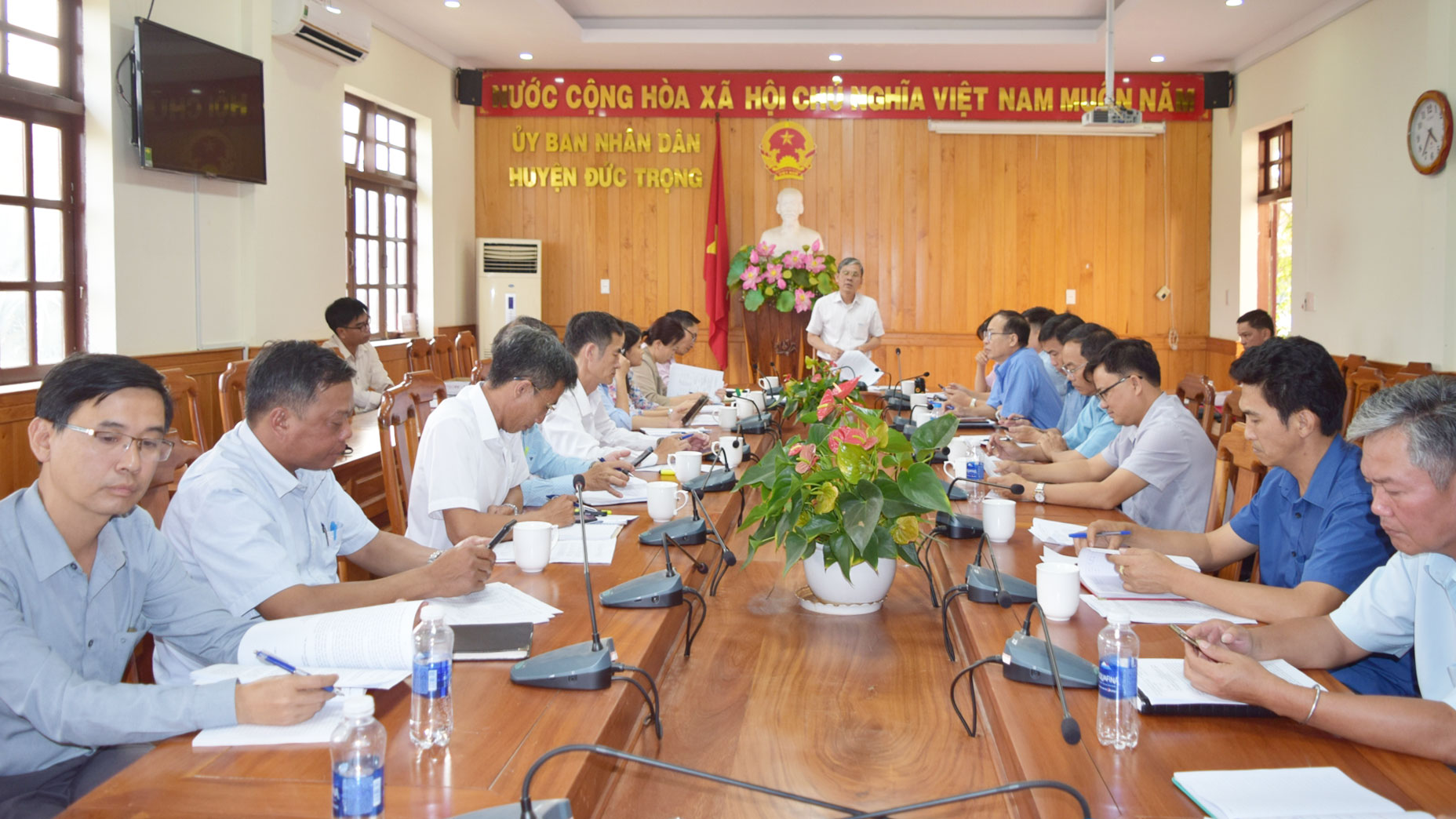 Đồng chí Nguyễn Văn Cường - Chủ tịch UBDN huyện, phát biểu kết luận hội nghị