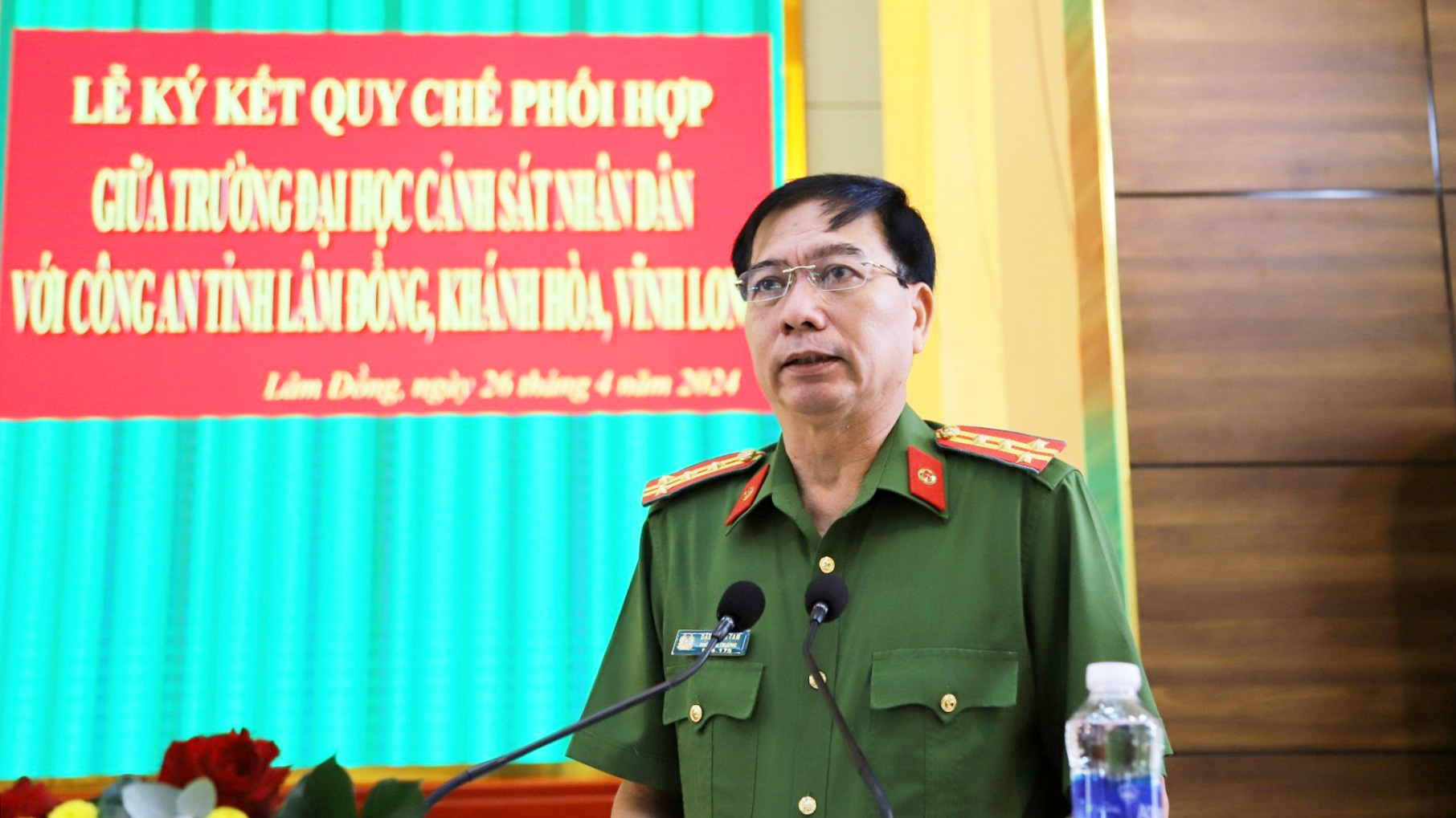 Đại tá, Tiến sĩ Đặng Văn Tám - Phó Hiệu trưởng Trường Đại học Cảnh sát Nhân dân phát biểu tại lễ ký kết