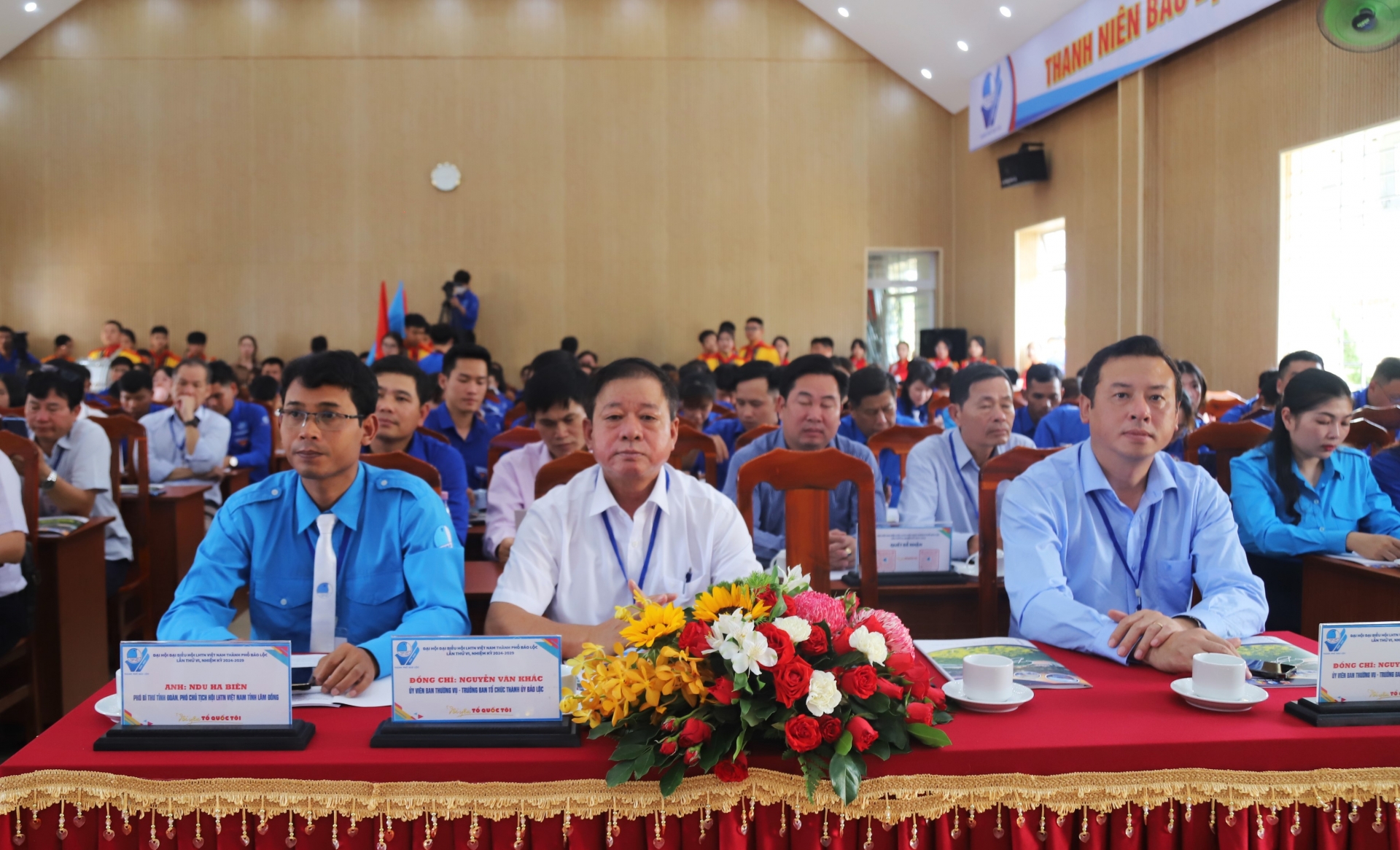 Các đồng chí đại biểu TP Bảo Lộc và Hội LHTN Việt Nam tỉnh Lâm Đồng dự Đại hội