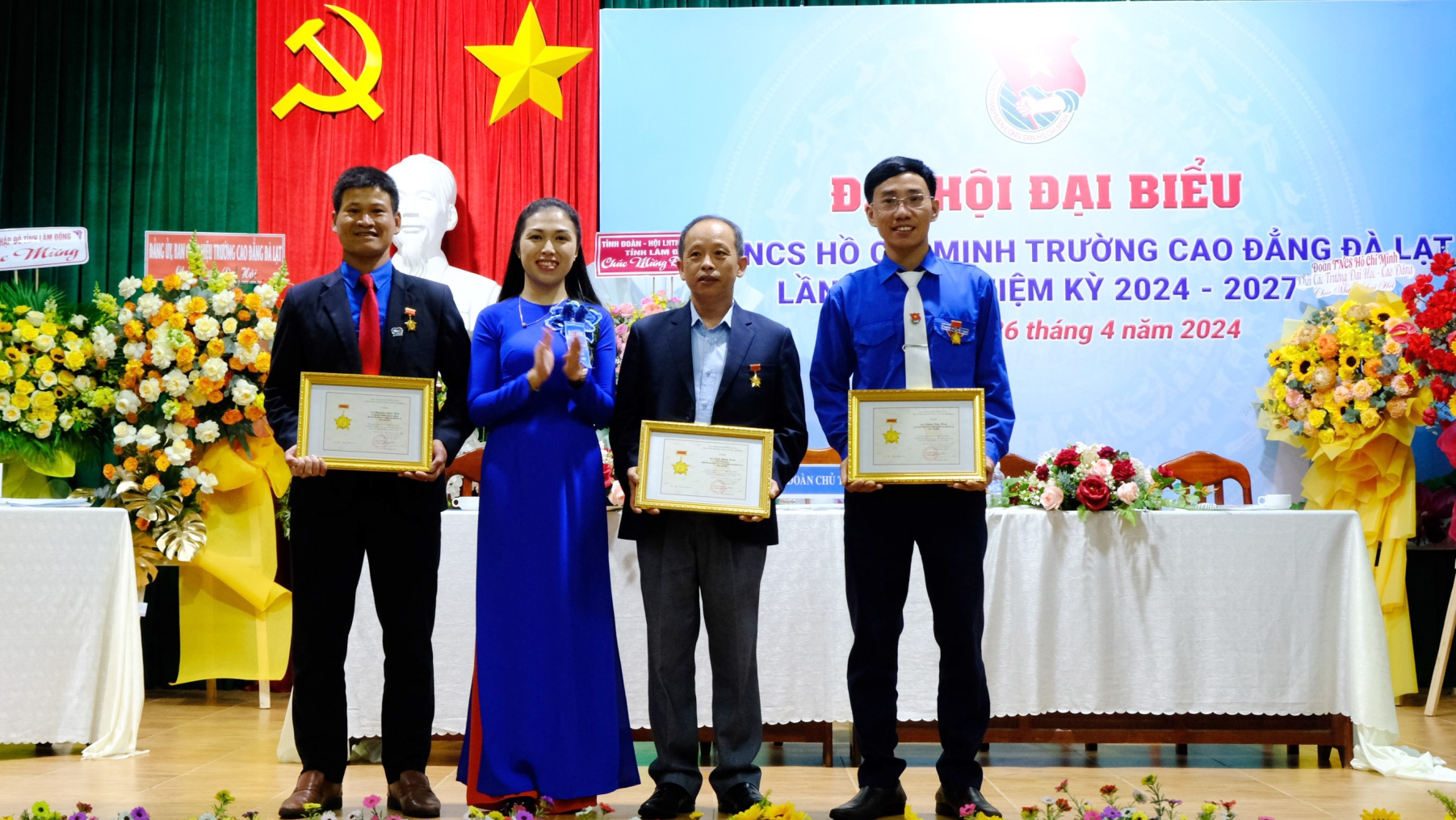 Trao kỷ niệm chương Vì thế hệ trẻ của Trung ương Đoàn TNCS Hồ Chí Minh