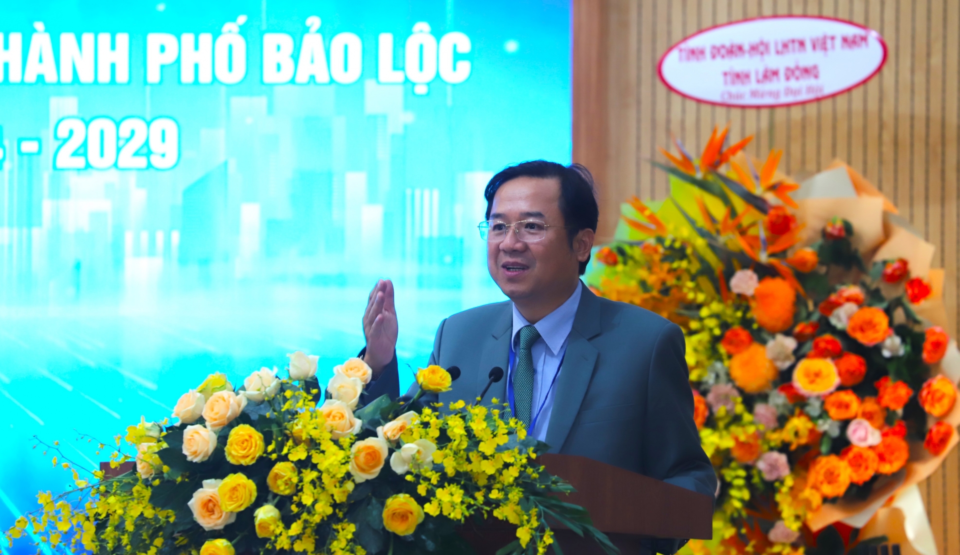 Đồng chí Tôn Thiện Đồng - Ủy viên Ban Thường vụ Tỉnh ủy, Bí thư Thành ủy Bảo Lộc phát biểu chỉ đạo tại Đại hội