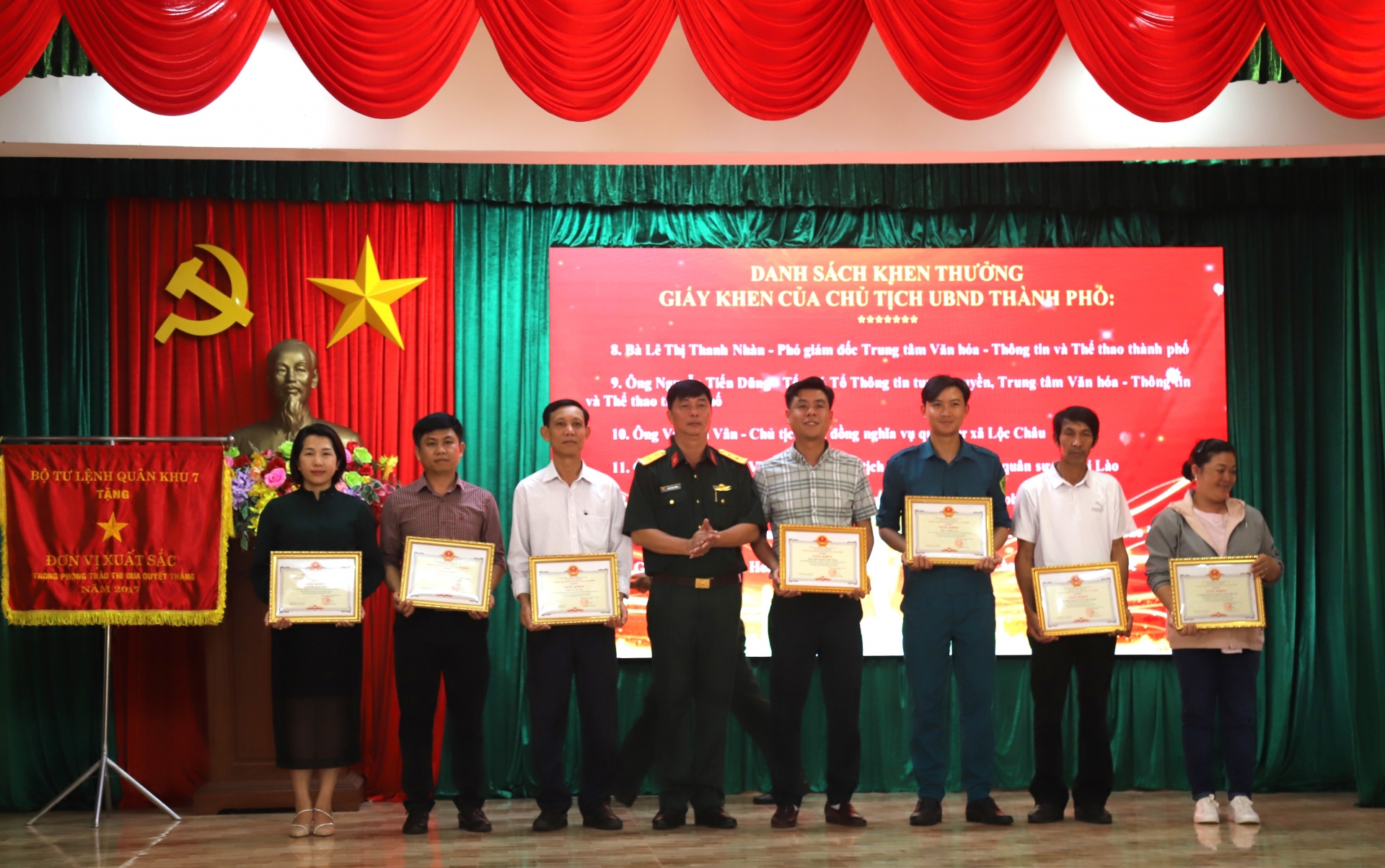 Trao khen thưởng của Chủ tịch UBND TP Bảo Lộc cho các cá nhân