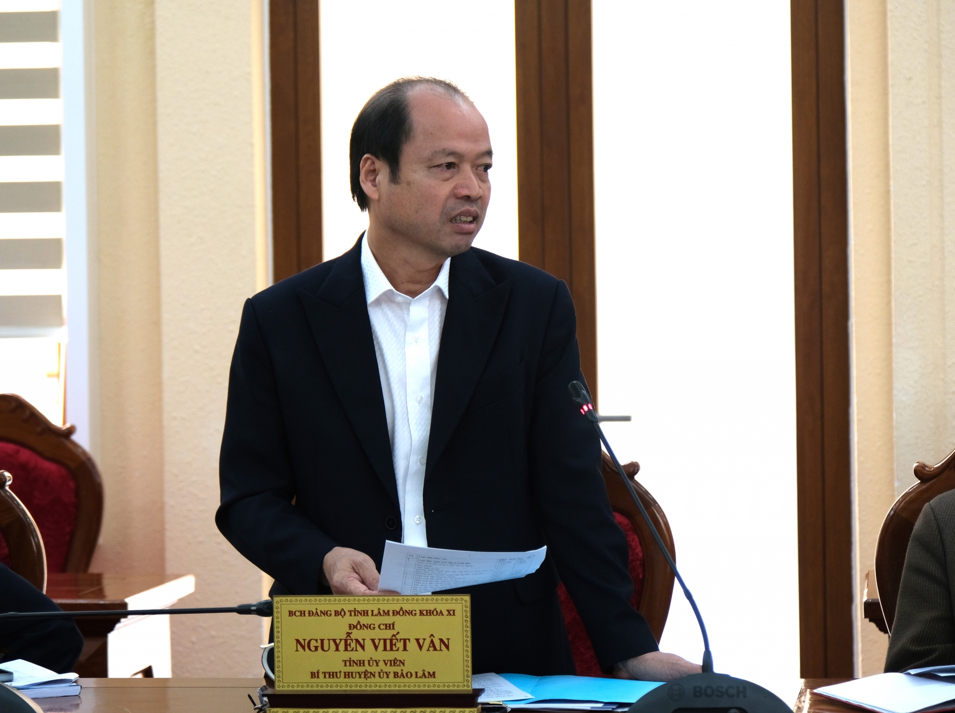 Đồng chí Nguyễn Viết Vân - Bí thư Huyện ủy Bảo Lâm trình bày những khó khăn, vướng mắc mà địa phương đang gặp phải