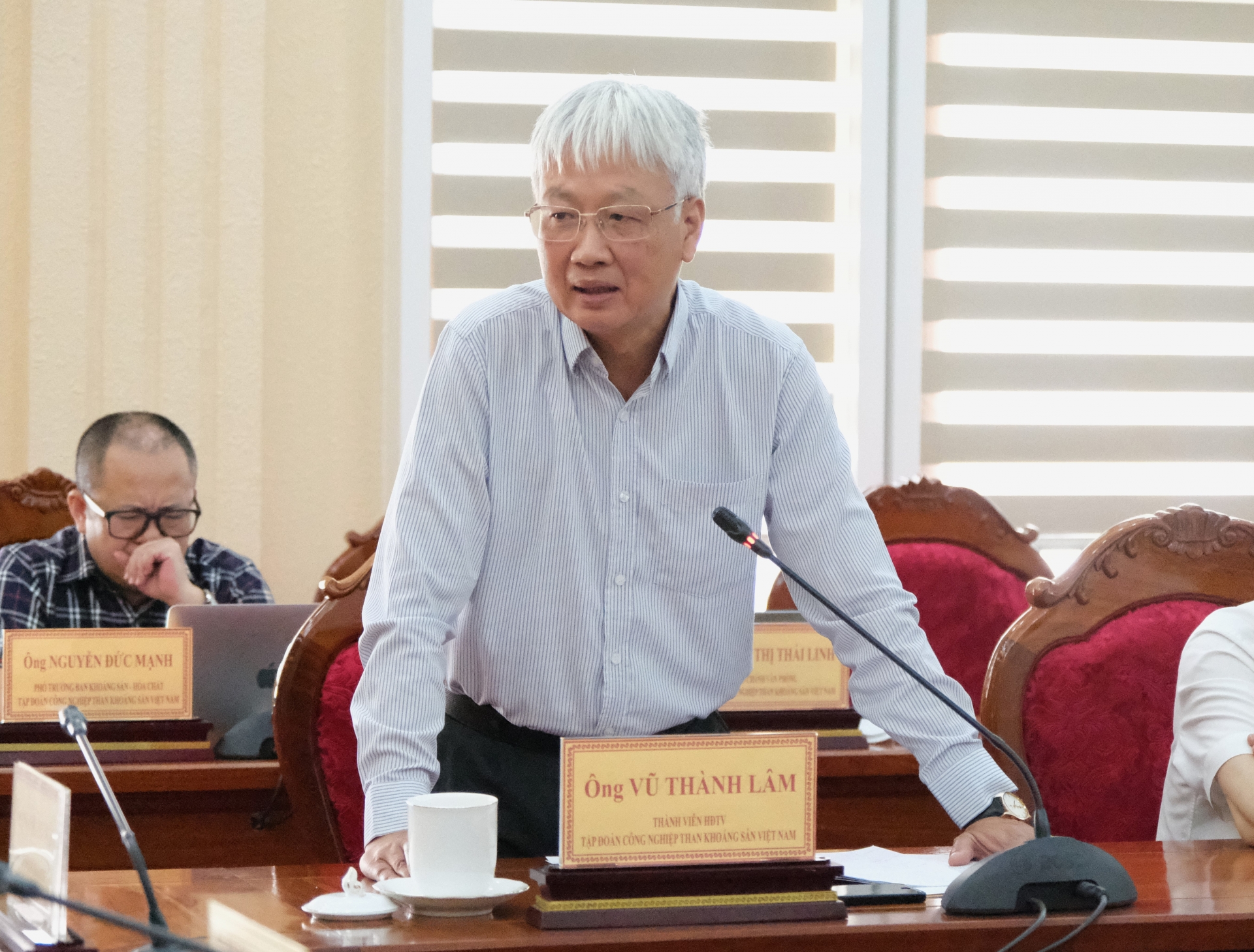 Đồng chí Vũ Thành Lâm - Thành viên Hội đồng thành viên TKV nêu ý kiến tại buổi làm việc