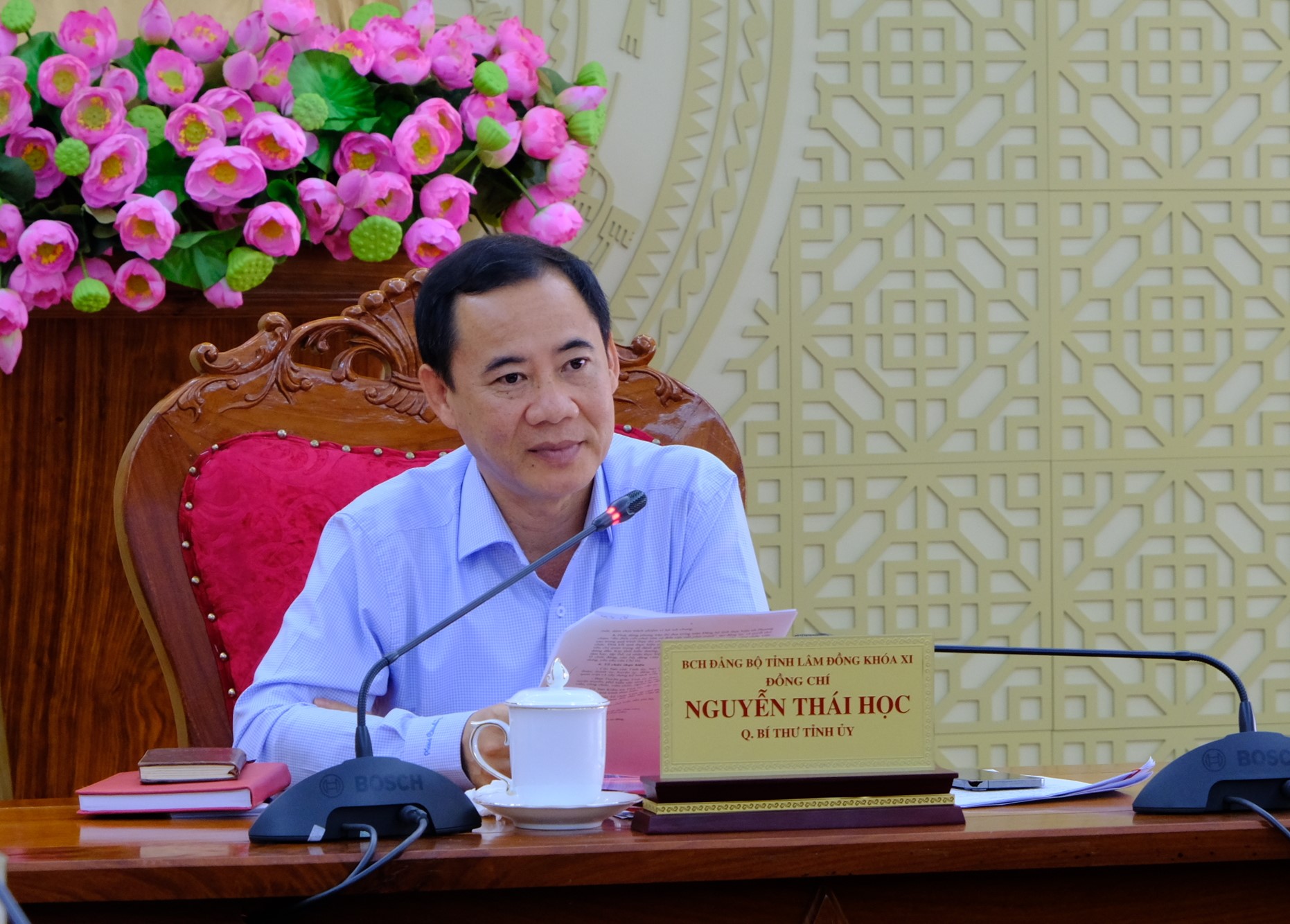 đồng chí Nguyễn Thái Học - Quyền Bí thư Tỉnh ủy chủ trì Hội nghị