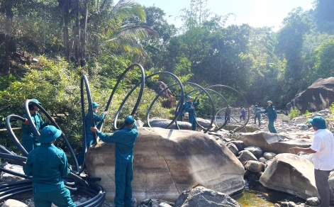 Đạ Huoai: Huy động hàng chục người tìm nguồn nước để Trạm cấp nước Đạ M'ri hoạt động trở lại