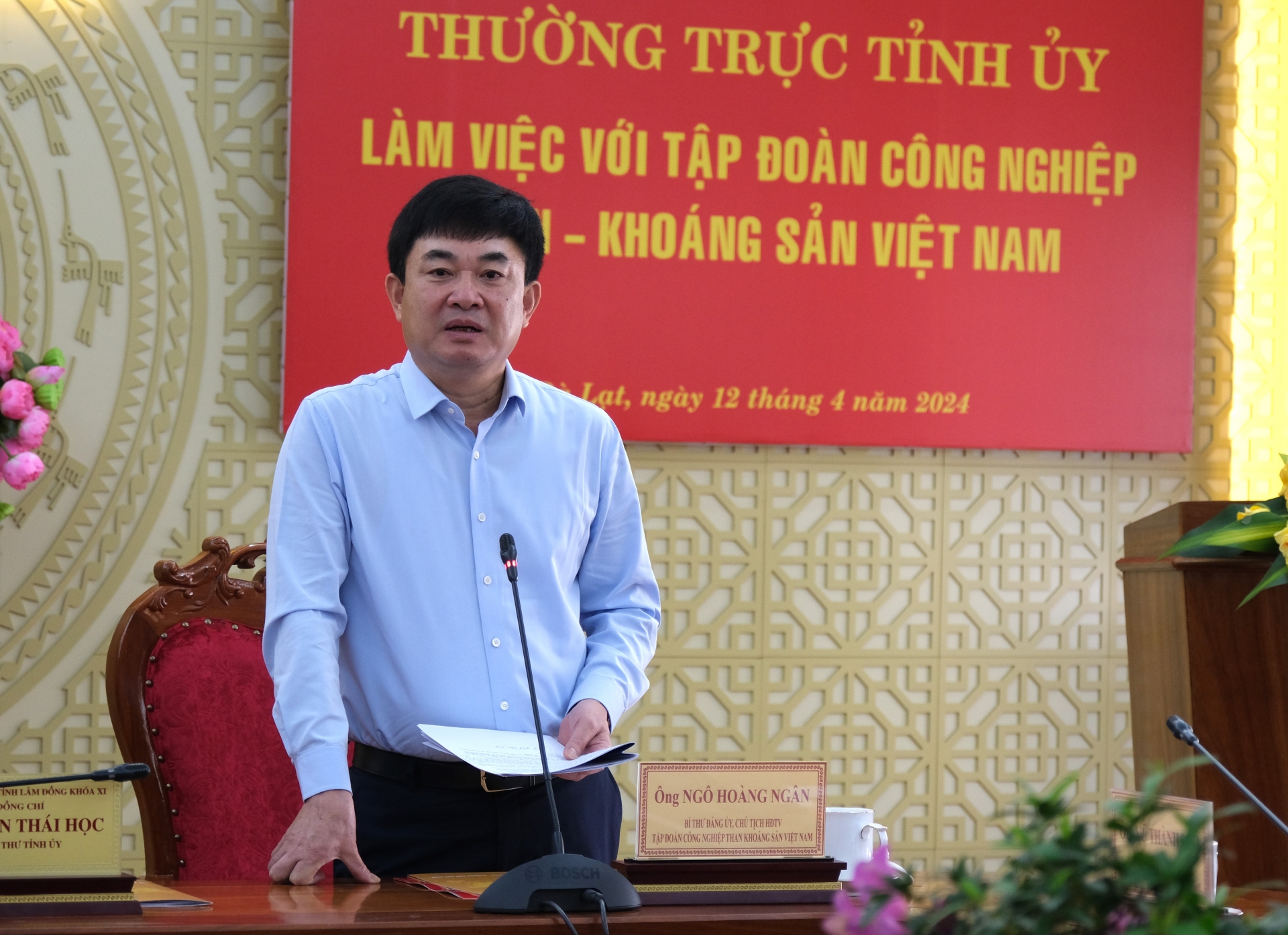 Đồng chí Ngô Hoàng Ngân - Bí thư Đảng ủy, Chủ tịch Hội đồng thành viên  TKV phát biểu tại buổi làm 