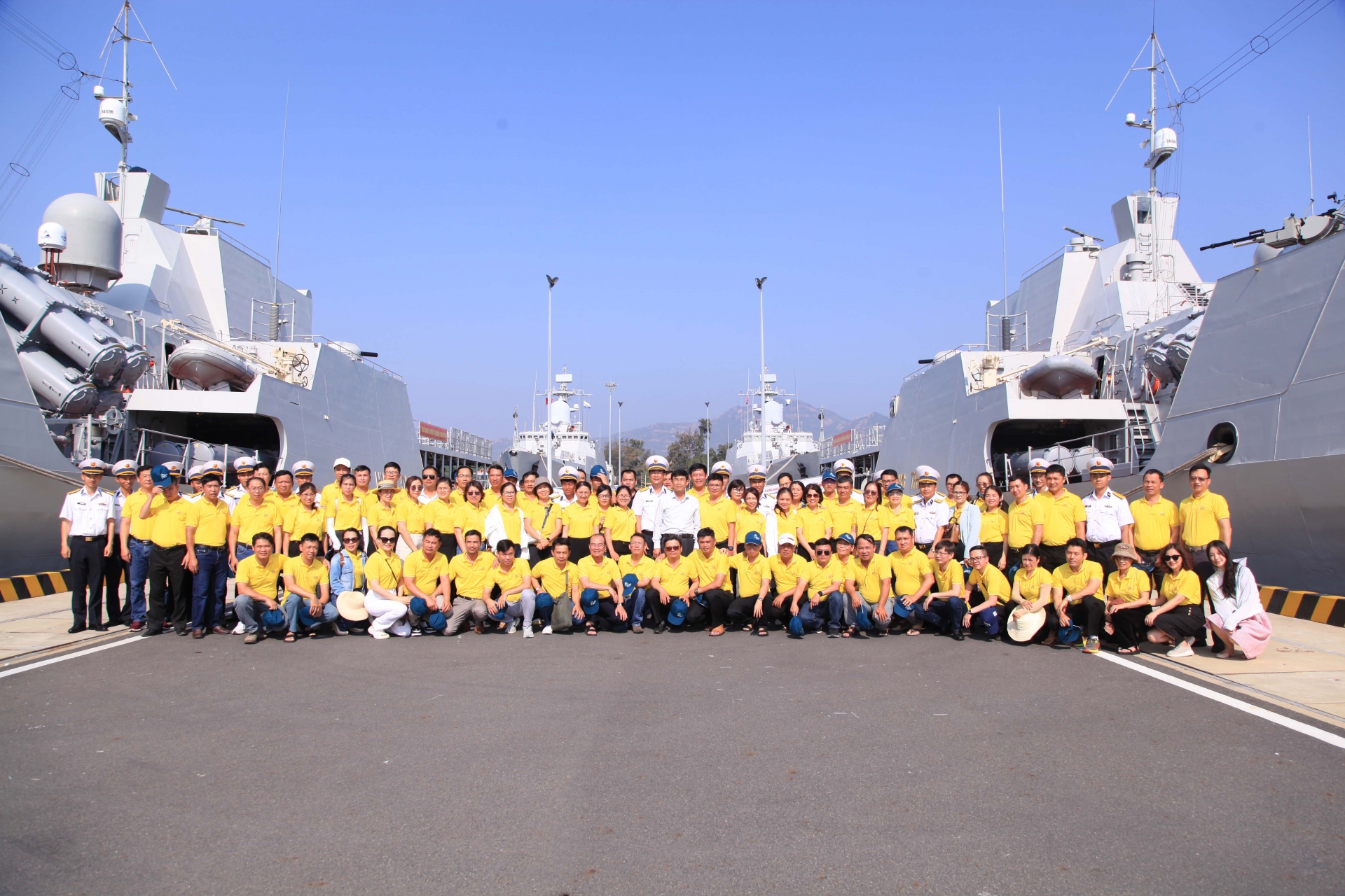 Cán bộ, giảng viên, học viên Trường Chính trị tỉnh Lâm Đồng nghiên cứu thực tế tại Lữ đoàn 162 Hải quân