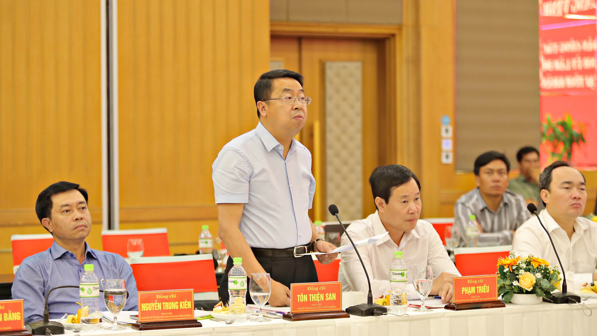 Đồng chí Tôn Thiện San, Giám đốc Sở KHĐT Lâm Đồng phát biểu
