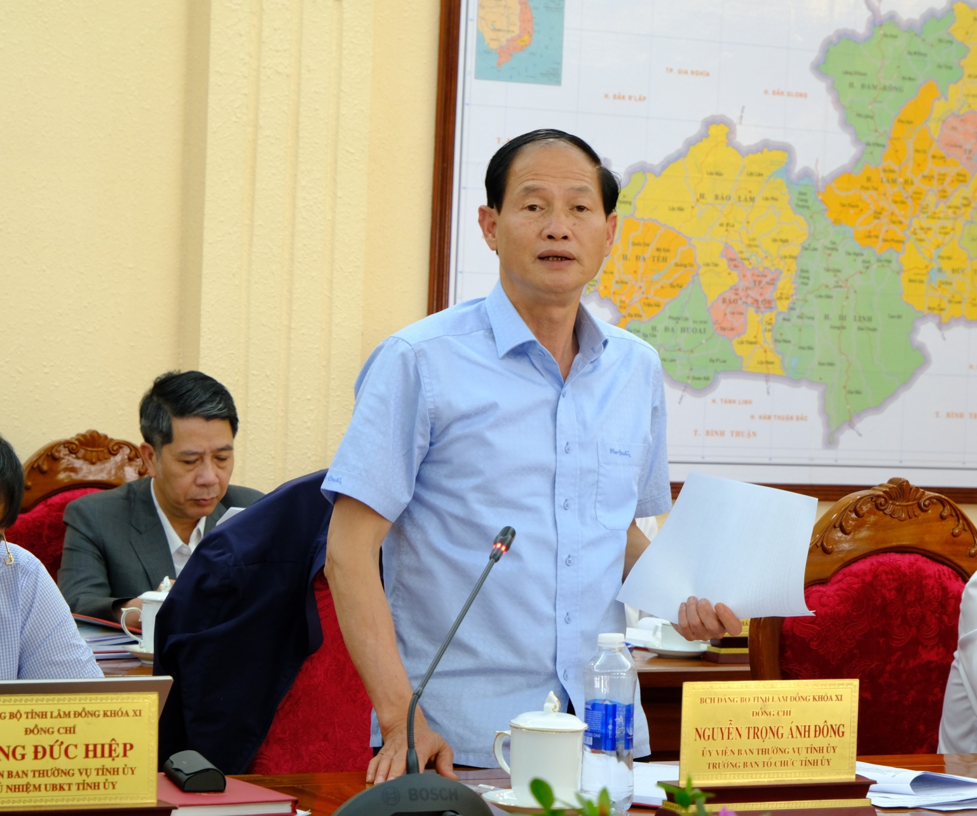 Đồng chí Nguyễn Trọng Ánh Đông - Ủy viên BTV, Trưởng Ban Tổ chức Tỉnh ủy đóng góp ý kiến vào dự thảo Chỉ thị