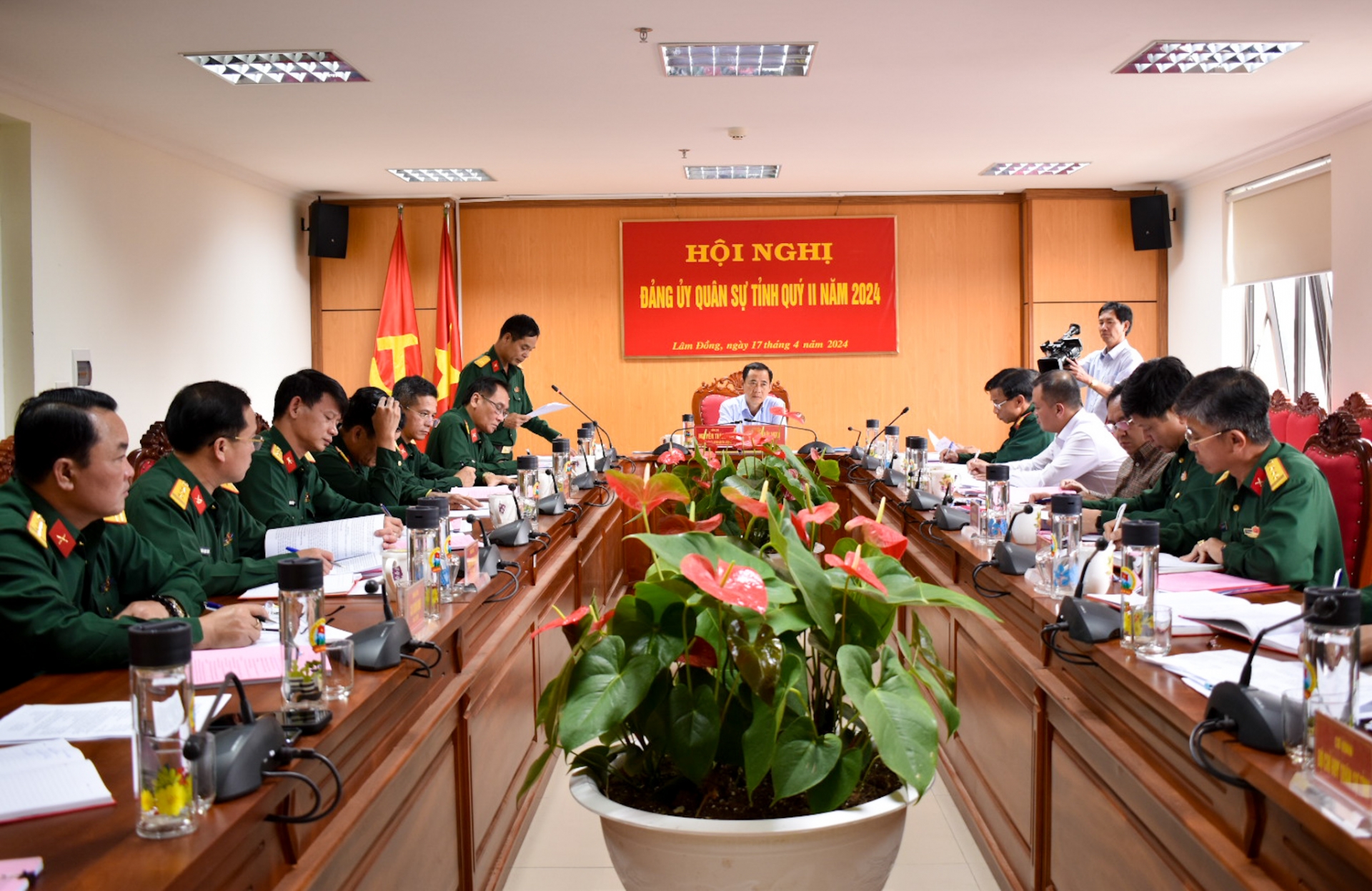 Đồng chí Nguyễn Thái Học - Quyền Bí thư Tỉnh ủy chủ trì Hội nghị Đảng ủy Quân sự Quý II
