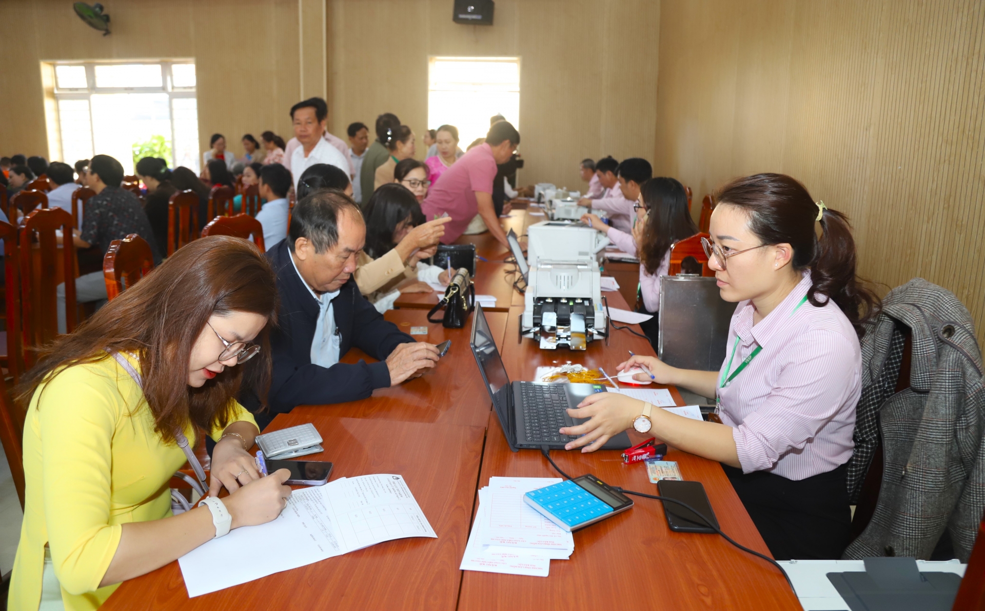 Các tổ chức, cá nhân trên địa bàn TP Bảo Lộc chung tay gửi tiền tiết kiệm vì người nghèo năm 2024