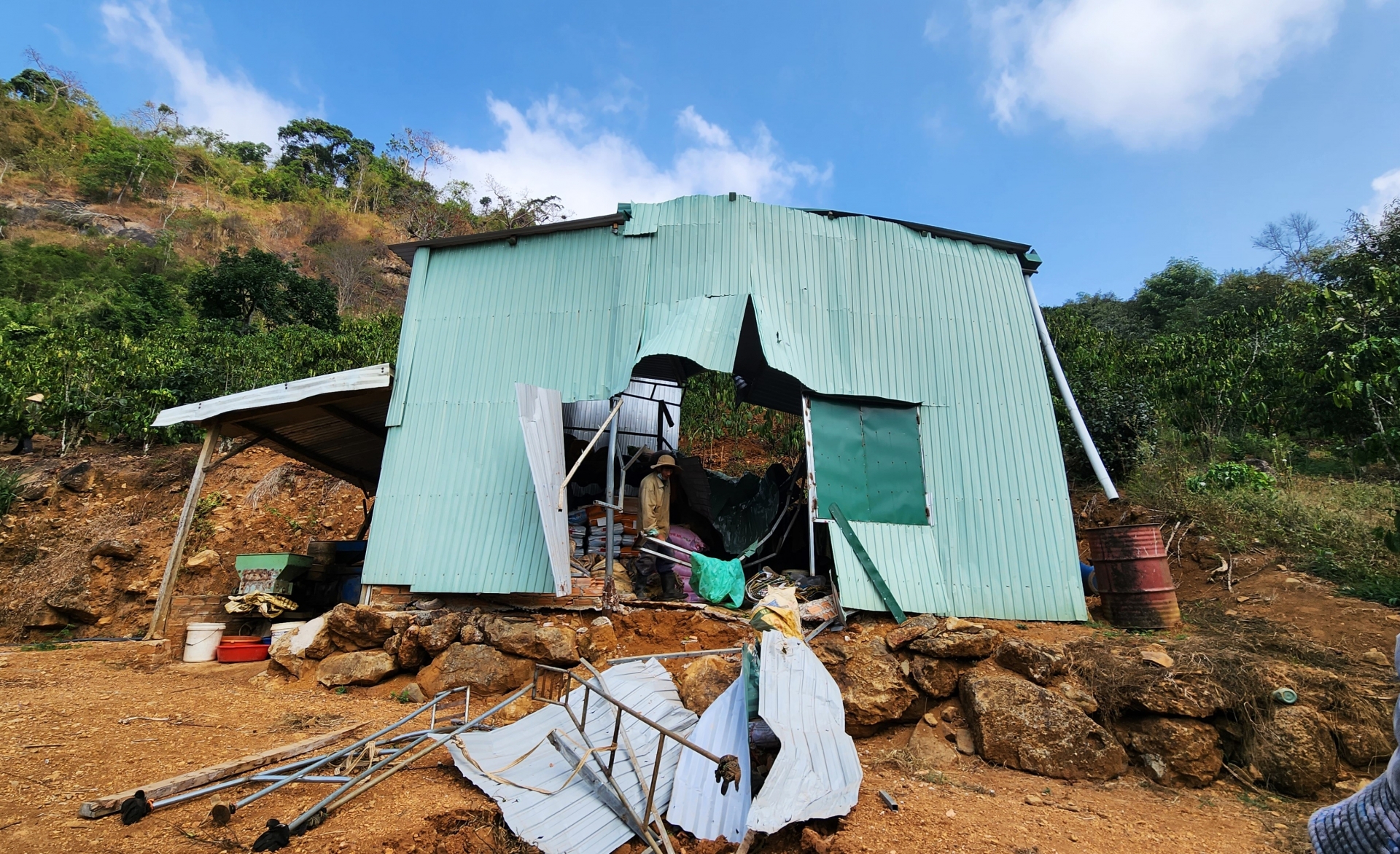 UBND tỉnh chỉ đạo kiểm tra việc nổ mìn tại mỏ đá Thái Sơn gây mất an toàn, ảnh hưởng tài sản của người dân