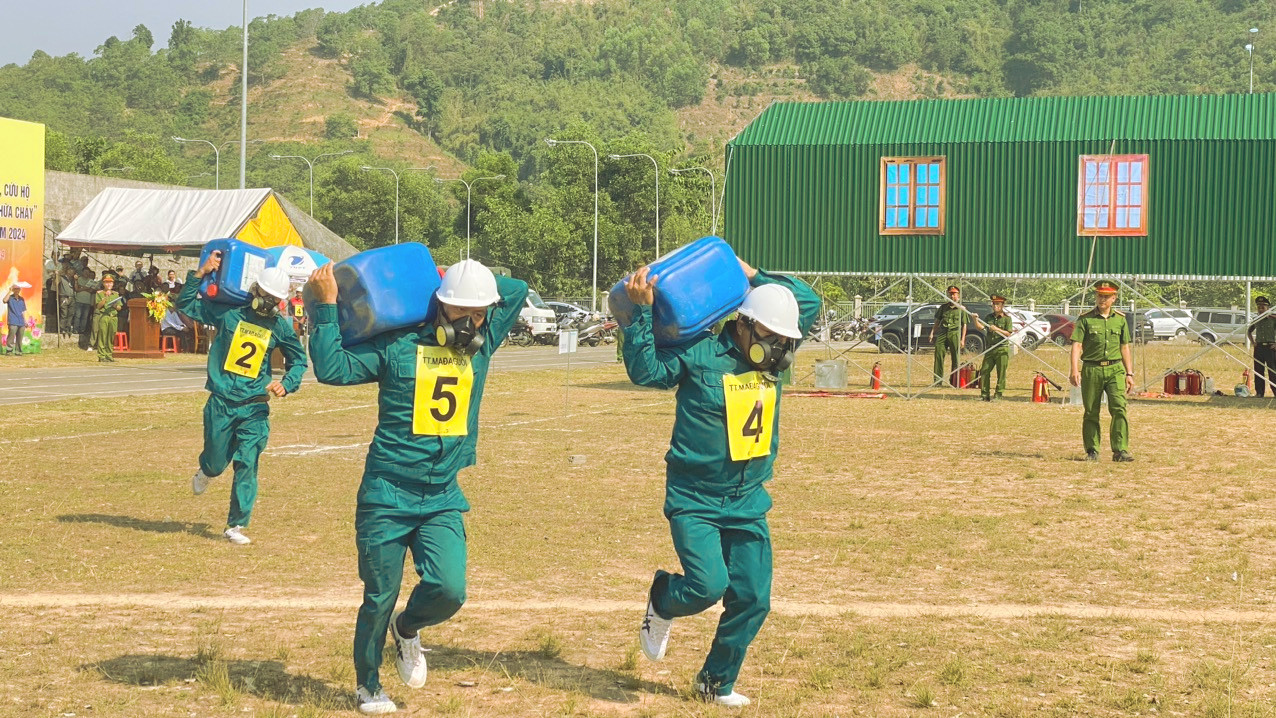 Đạ Huoai: Tổ chức hội thi Tổ liên gia an toàn phòng cháy, chữa cháy