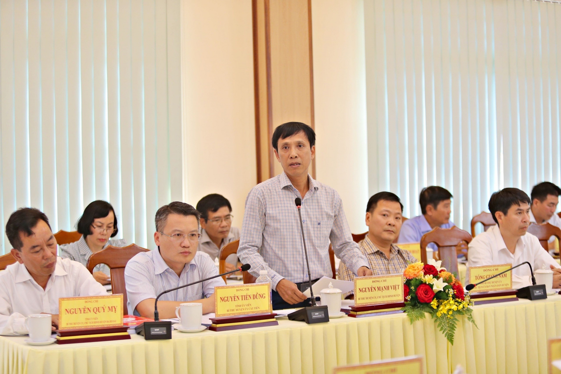 Đồng chí Nguyễn Mạnh Việt phát biểu tại buổi làm việc. 
