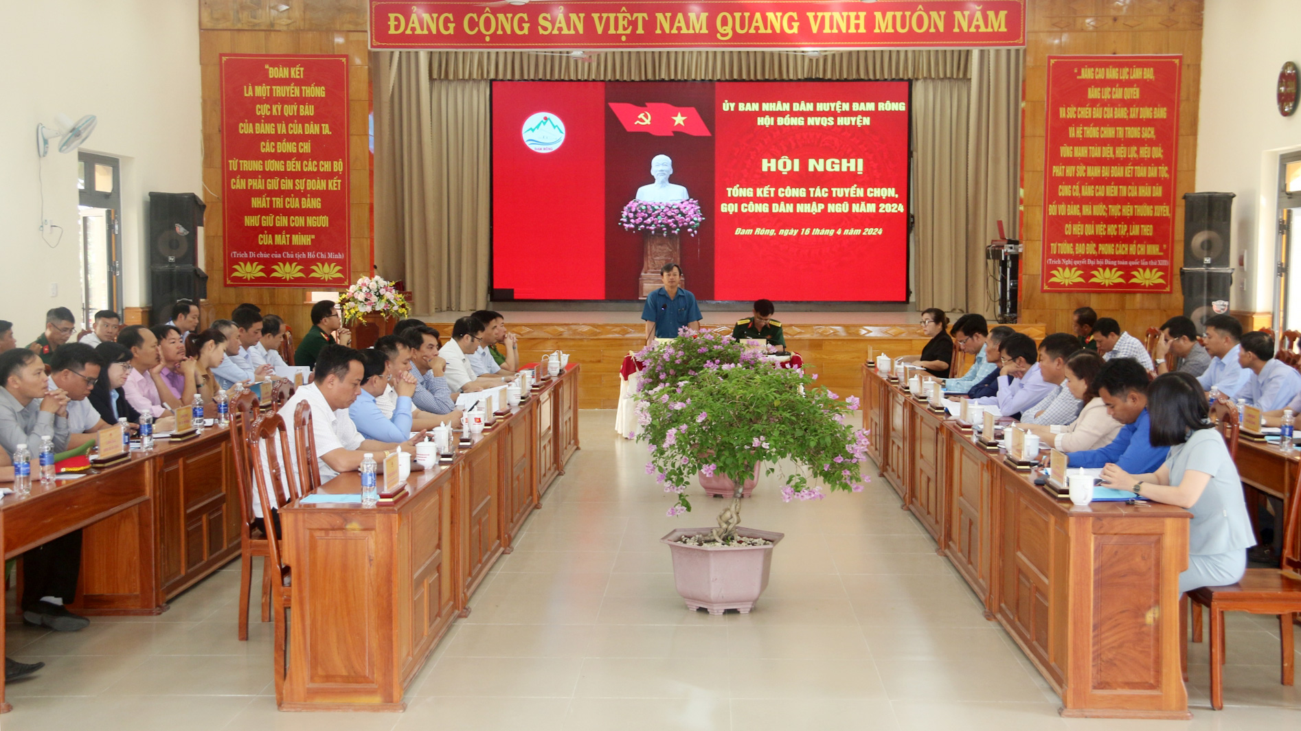 Quang cảnh hội nghị