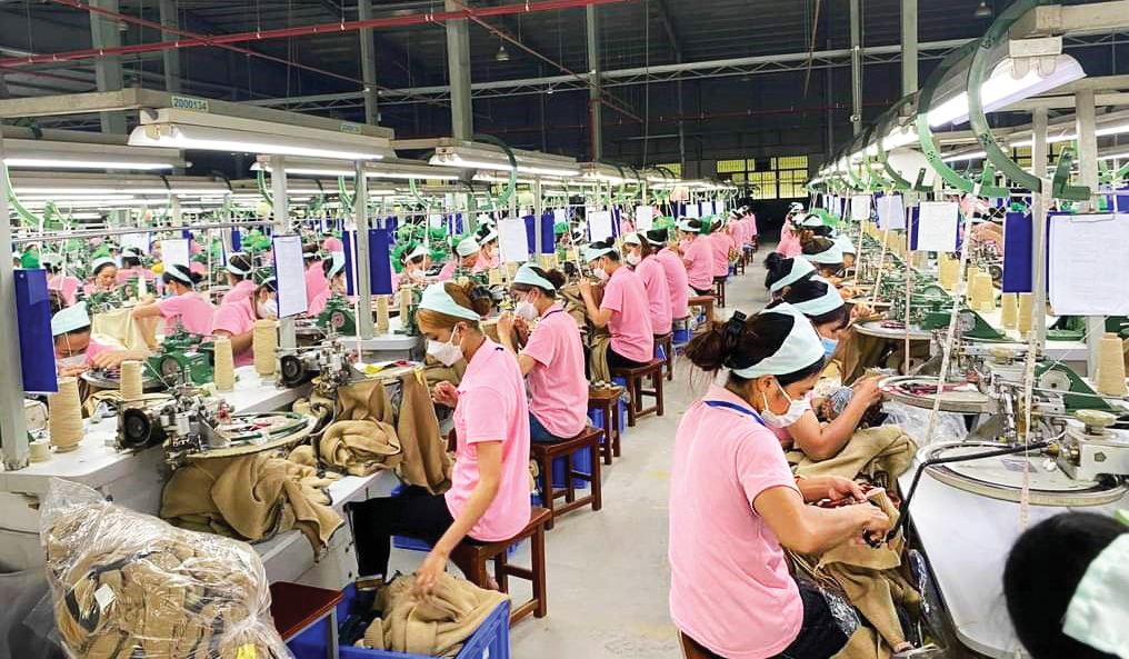 Công ty TNHH May mặc First team Việt Nam đang tạo công ăn, việc làm ổn định cho hơn 1.460 lao động, với mức thu nhập bình quân 6,5 triệu đồng/người/tháng