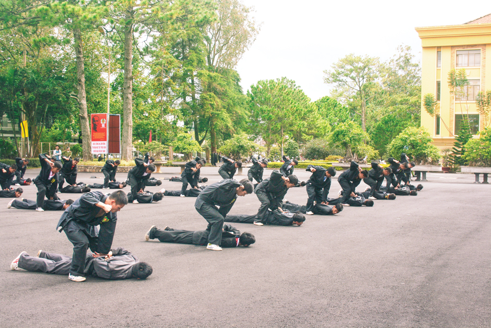 Lực lượng Cảnh sát Cơ động Công an Lâm Đồng biểu diễn võ thuật tại hội thao