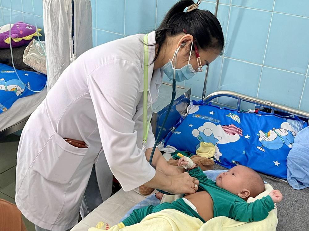 Chăm sóc sức khỏe trẻ em tại Trung tâm Y tế huyện Đức Trọng