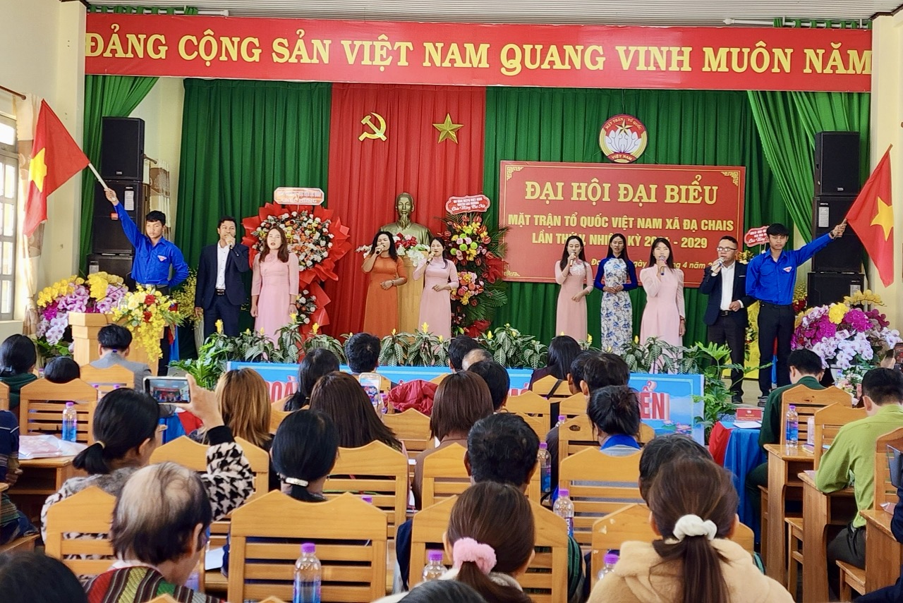 MTTQ Việt Nam xã Đạ Chais là đơn vị cuối cùng của huyện Lạc Dương tổ chức Đại hội MTTQ cấp cơ sở.là đơn vị cuối cùng của huyện Lạc Dương tổ chức Đại hội MTTQ cấp cơ sở.