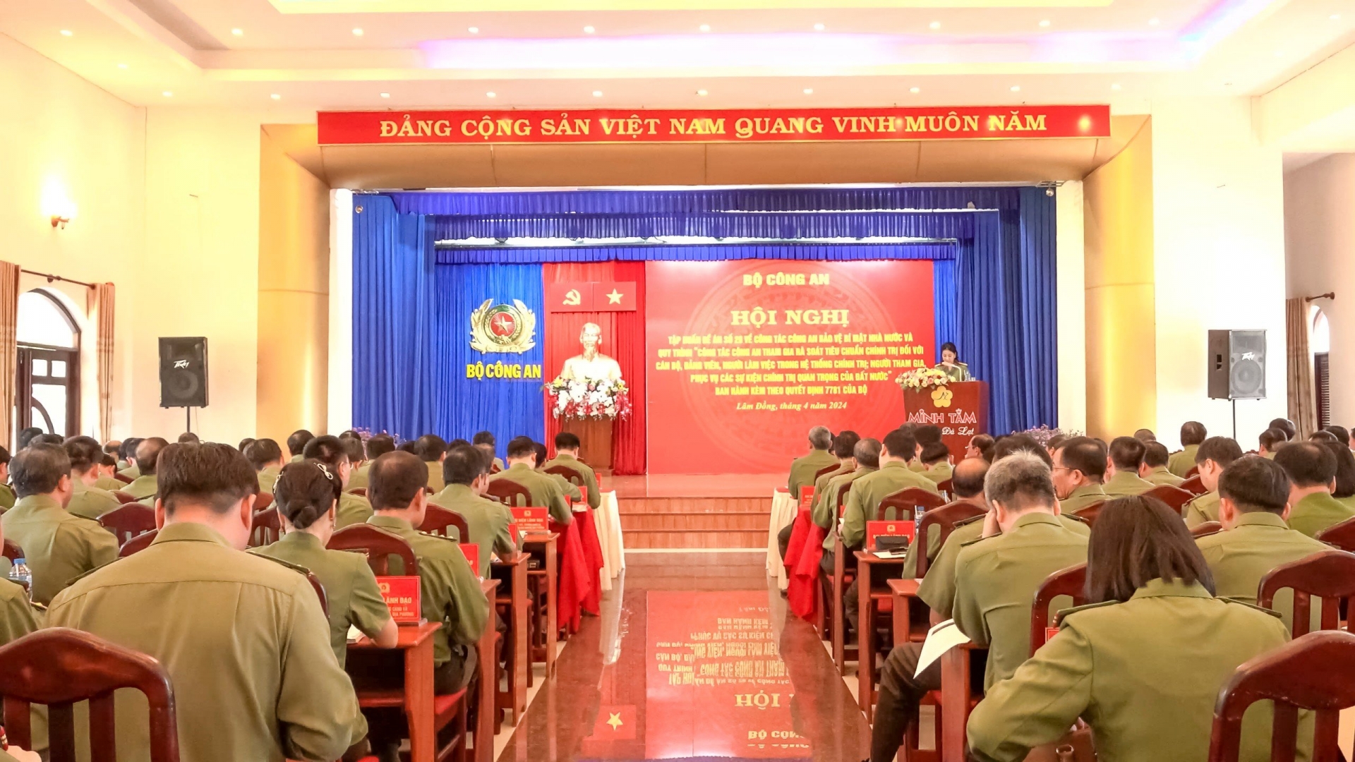 Quang cảnh hội nghị